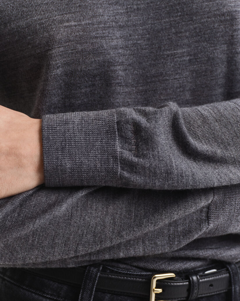 Maglia a collo alto in finissima lana merino