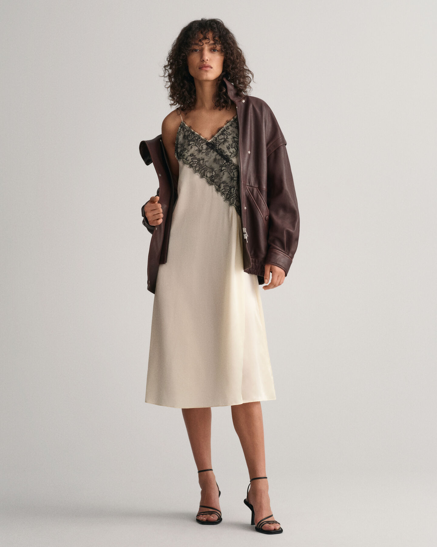 Abito a camicetta in pizzo