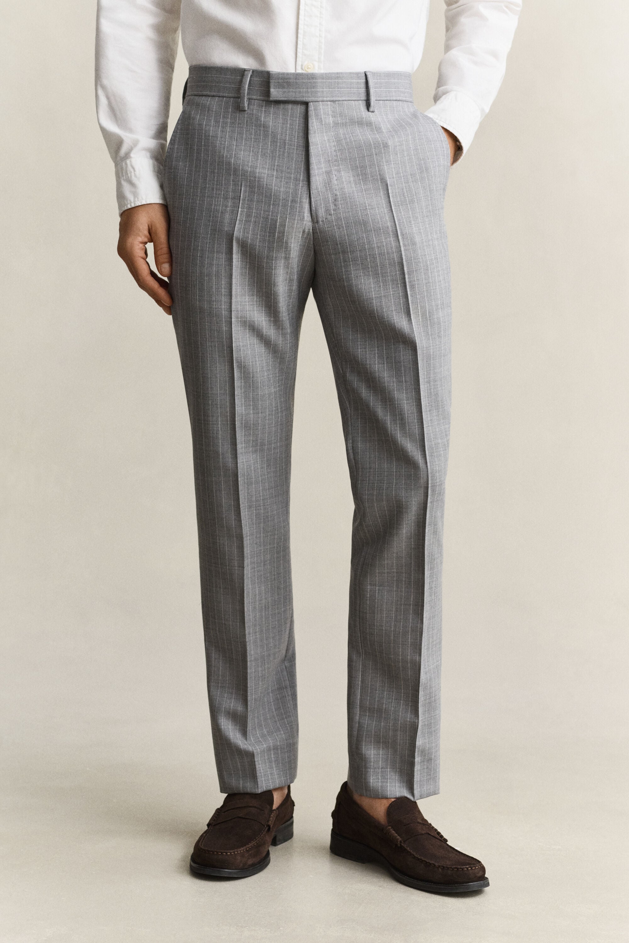 Pantaloni gessati eleganti