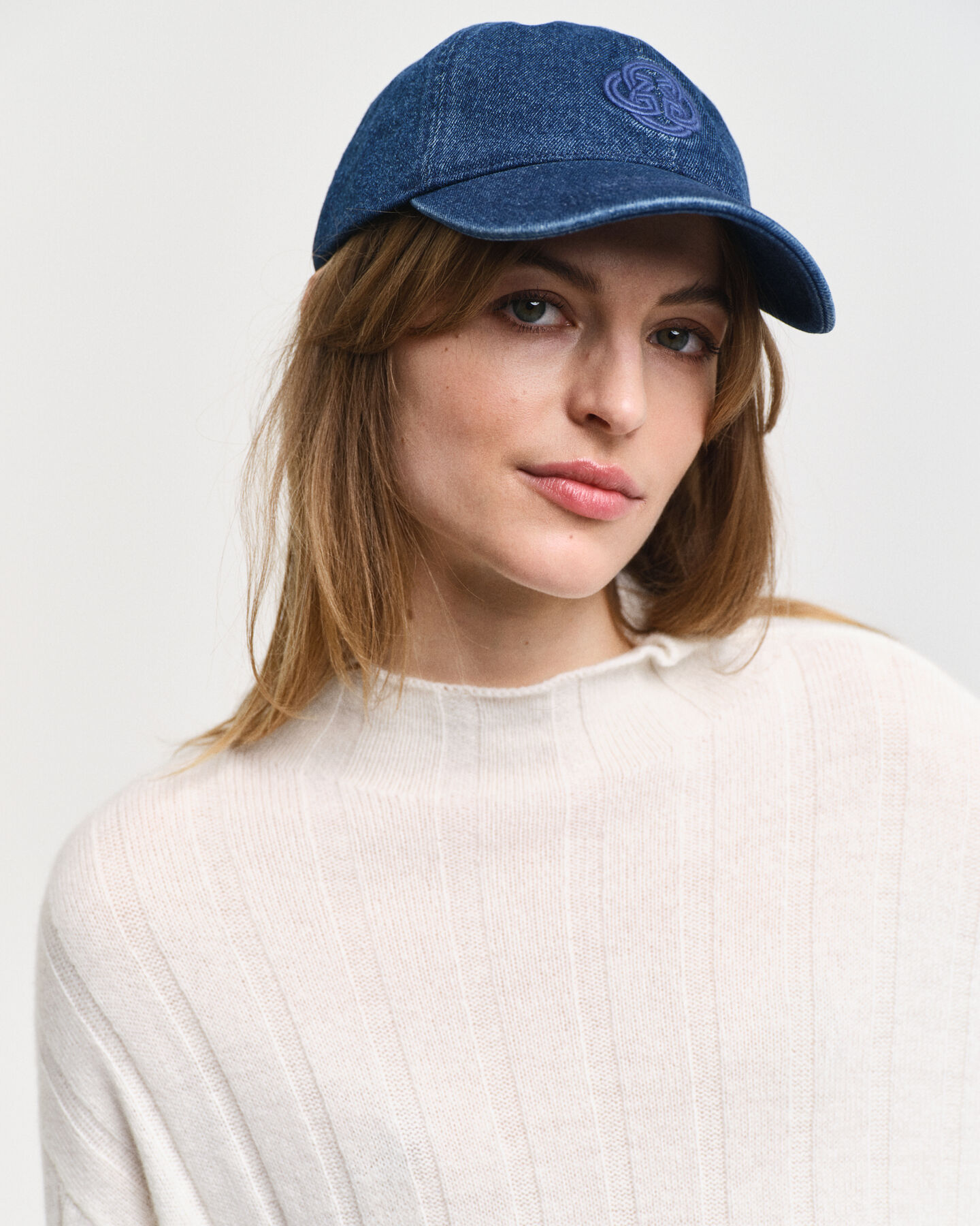 Maglia con colletto dritto in lana a coste ampie