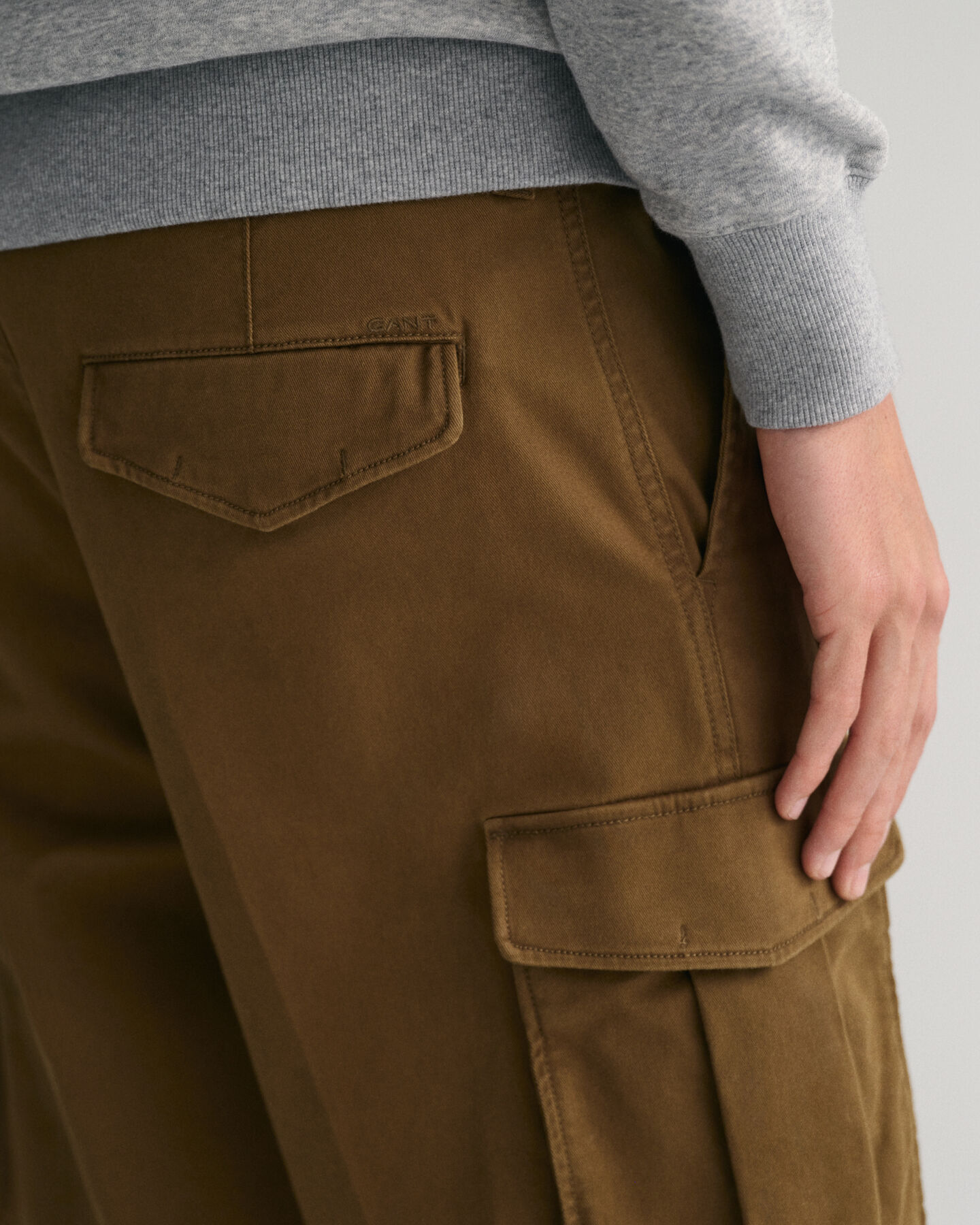 Pantaloni cargo in twill