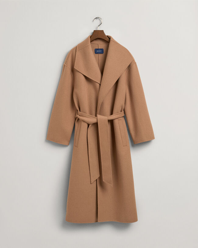 Cappotto con cintura e cuciture a mano