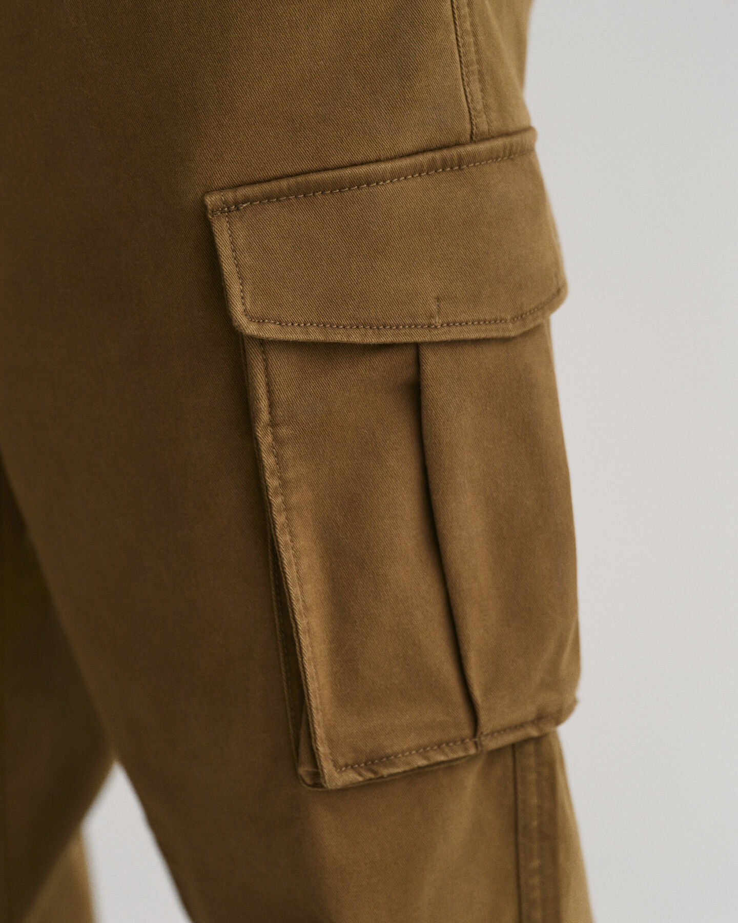 Pantaloni cargo in twill