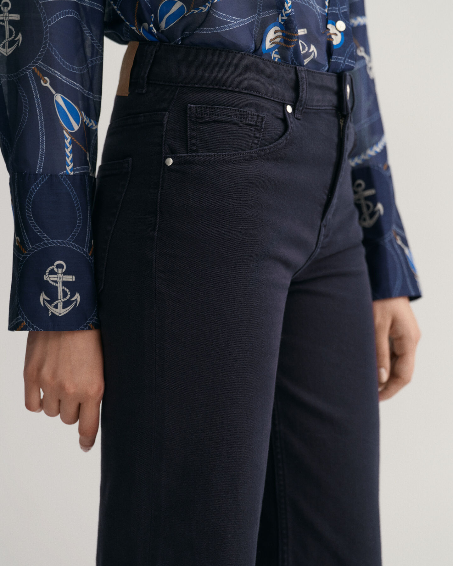 Jeans alla caviglia ampi colorati