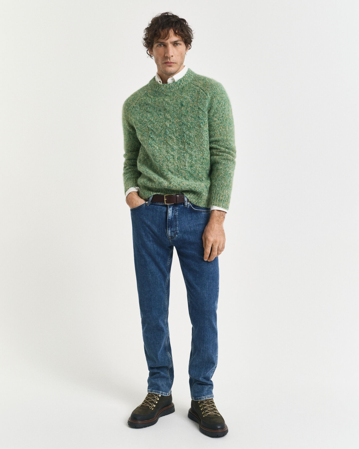 Jeans regular fit con lavaggio uniforme