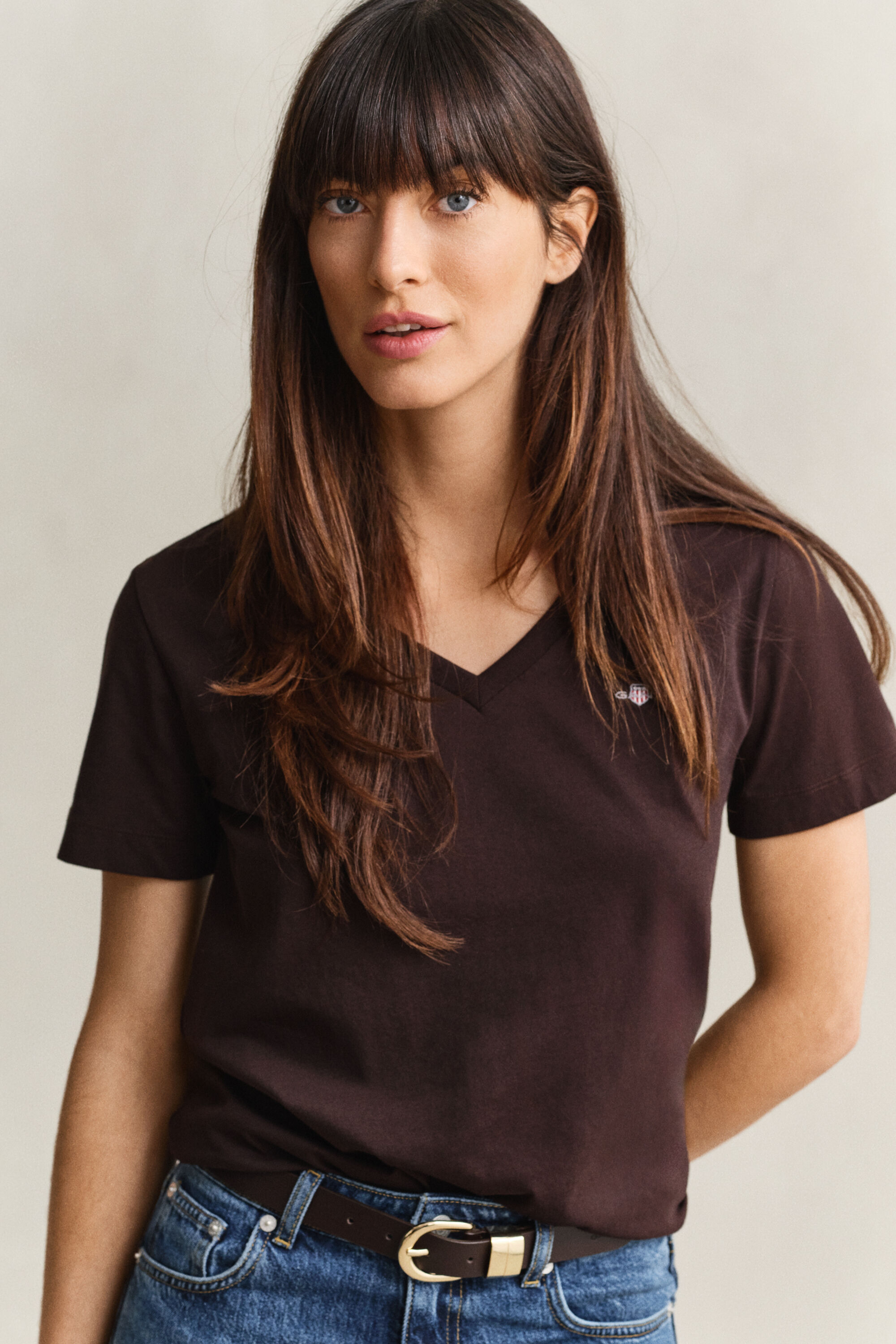 T-shirt Shield con scollo a V