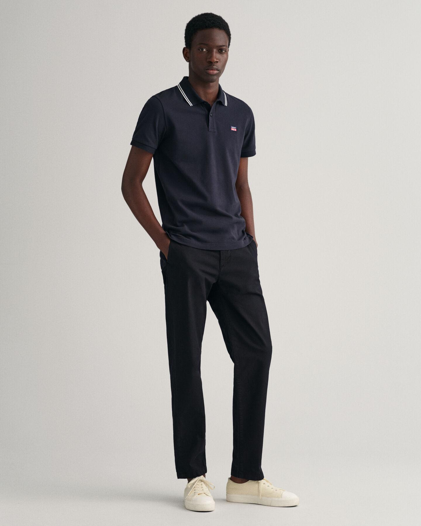 Polo in piqu&eacute; a righe con colletto a contrasto