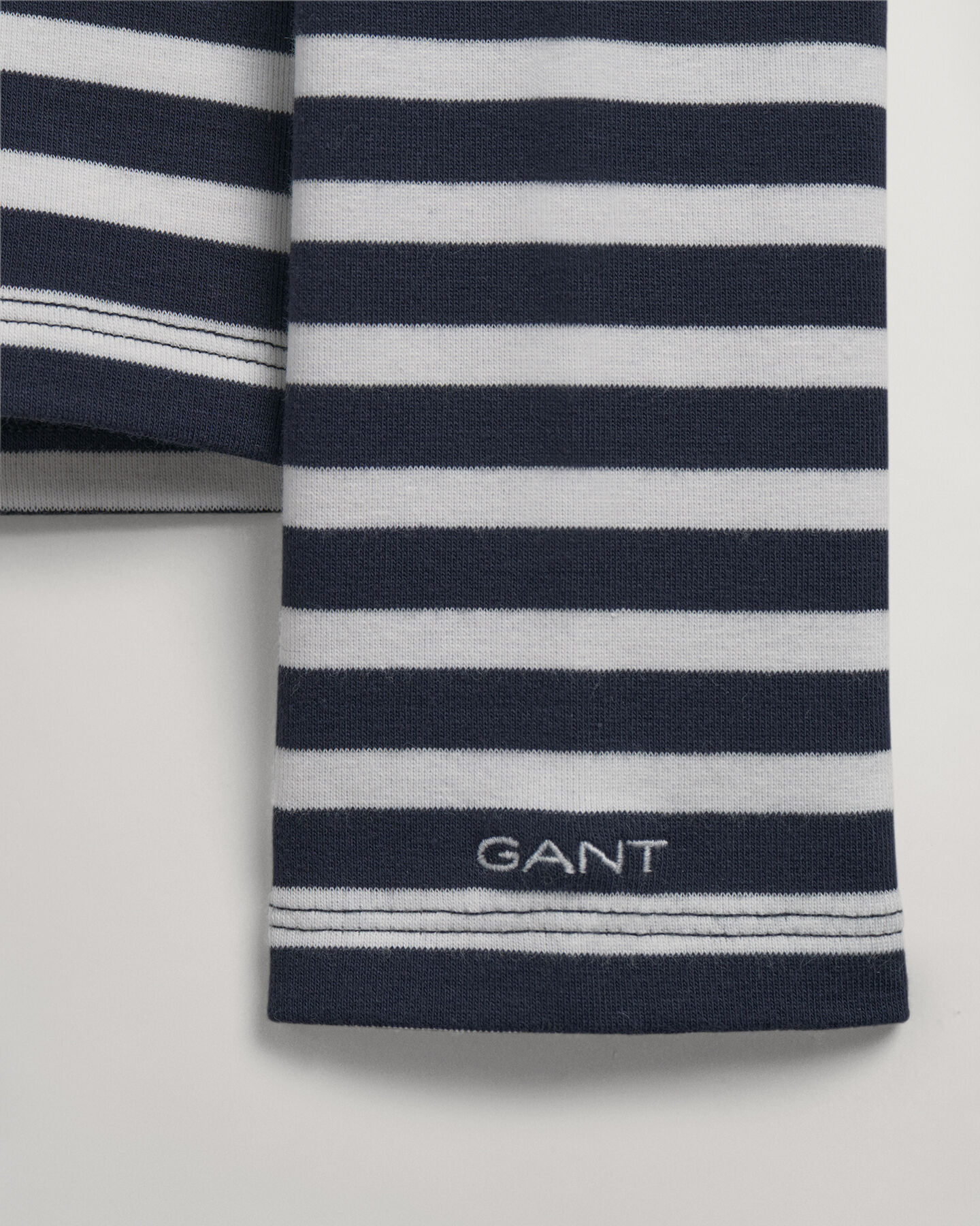 T-shirt a coste e righe con maniche lunghe