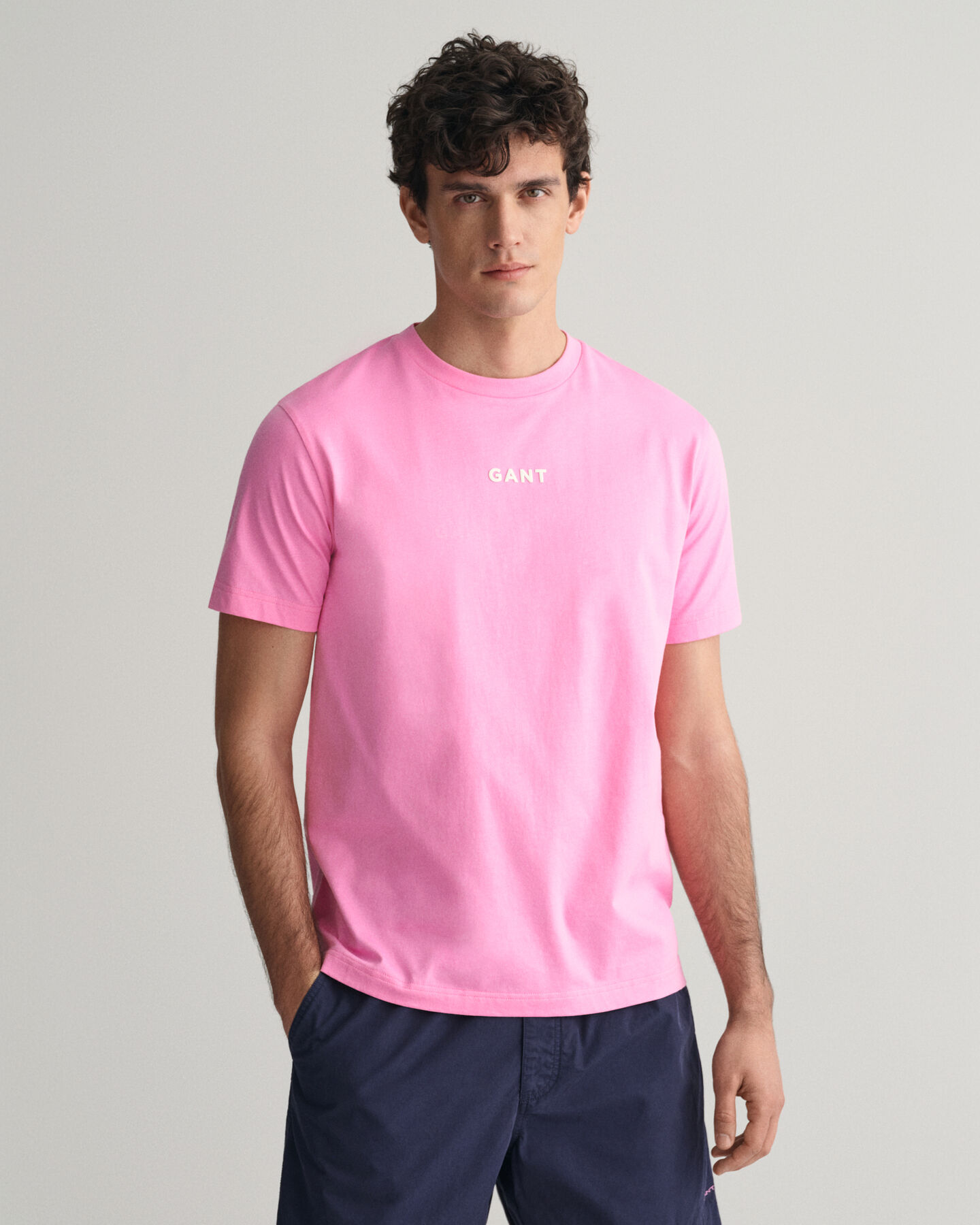 T-shirt GANT Logo piccolo a contrasto