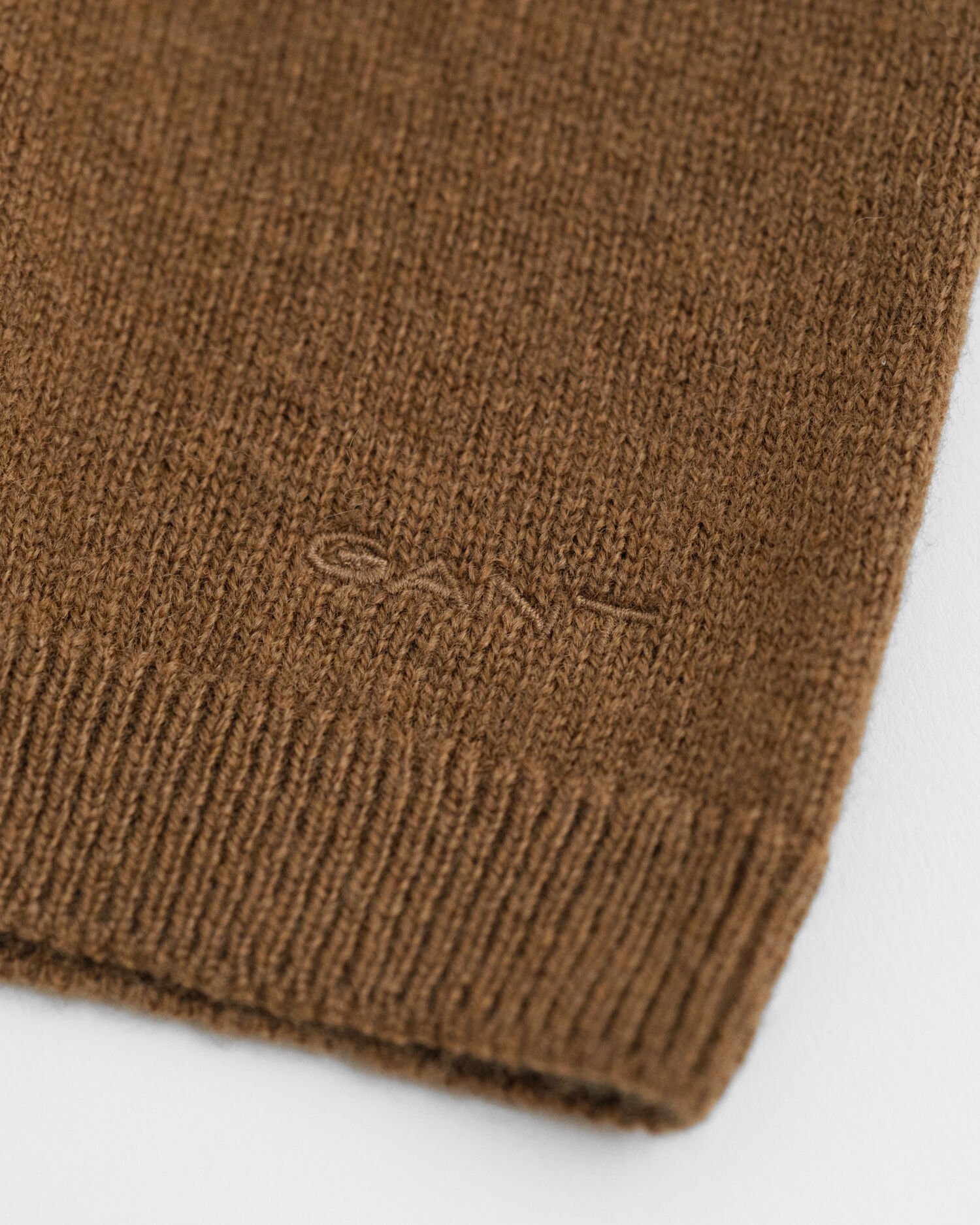 Maglia girocollo a maniche corte in finissima lana d'agnello