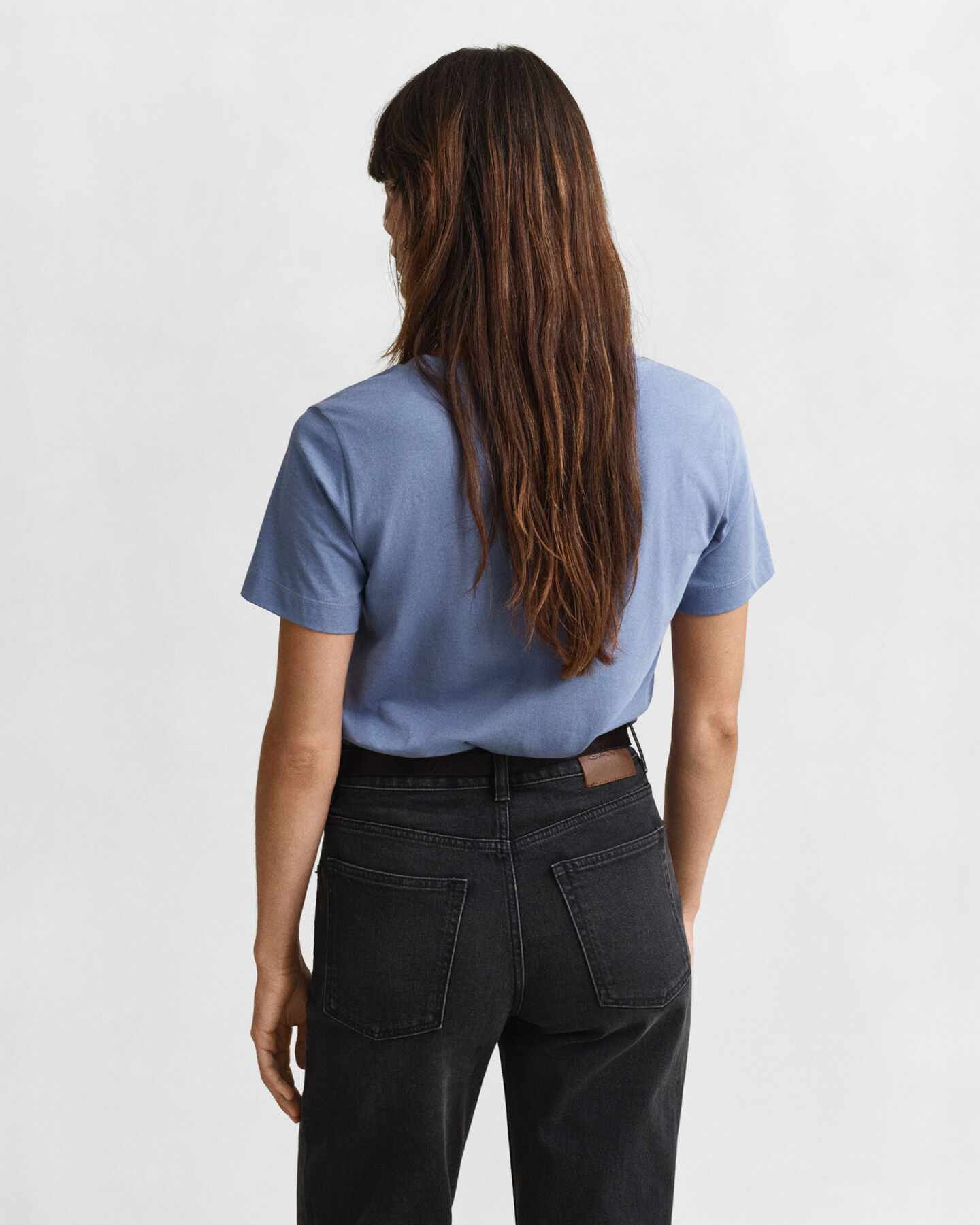 T-shirt Shield con scollo a V