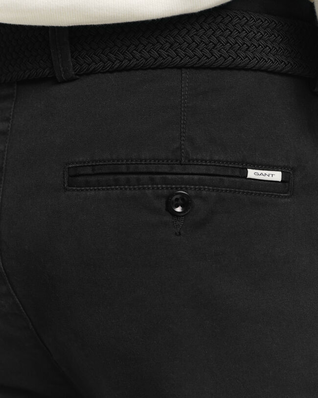 Pantaloni chino in twill stretti in fondo