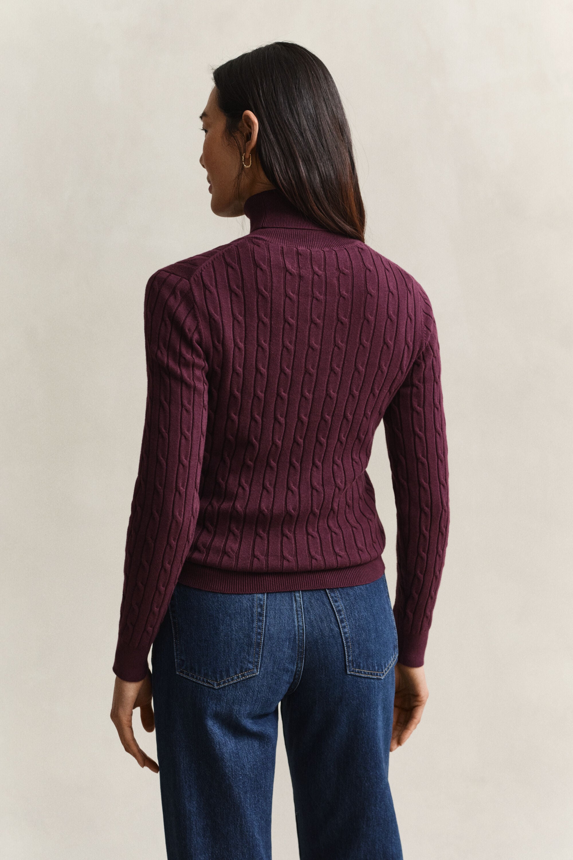 Maglia a collo alto in cotone elasticizzato a trecce