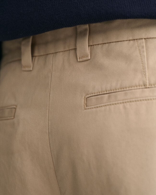 Pantaloni chino larghi straight fit