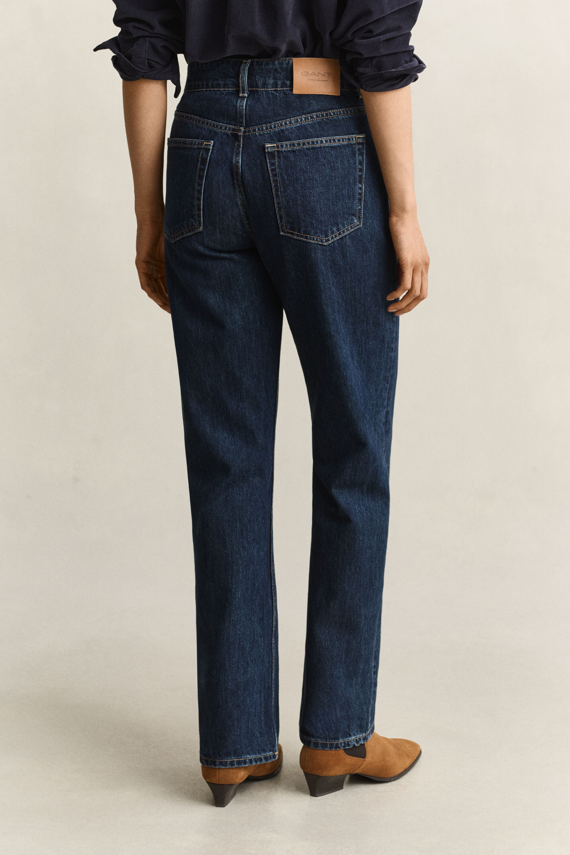 Jeans relaxed con abbottonatura