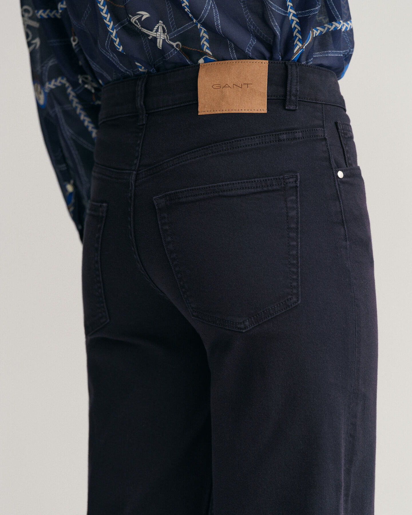 Jeans alla caviglia ampi colorati