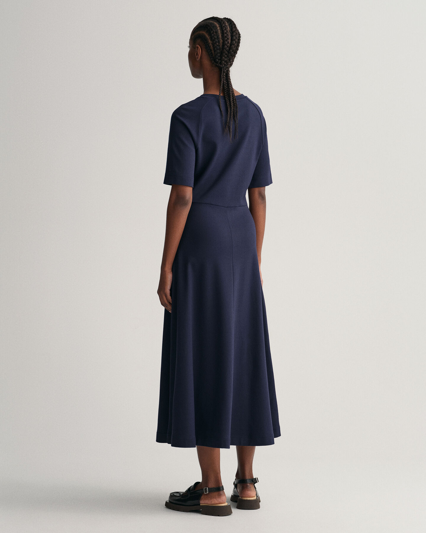 Maglia girocollo a maniche corte svasata