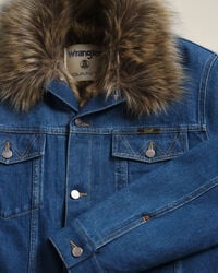 Giacca di jeans Wrangler x GANT con pelliccia sintetica