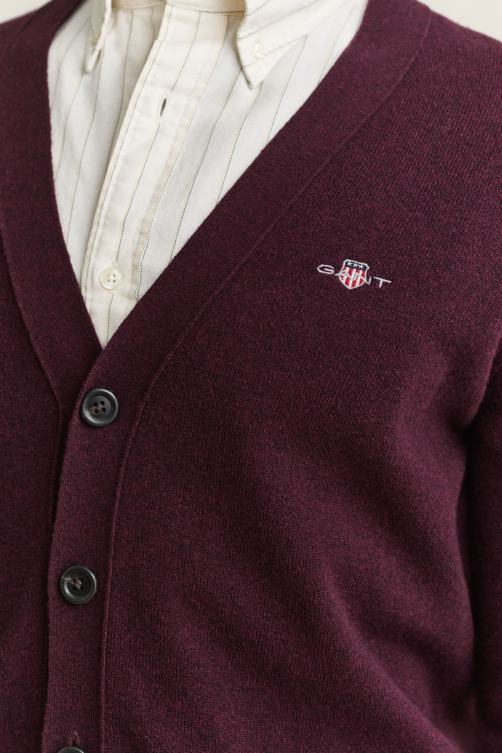 Cardigan con scollo a V in lana d’agnello