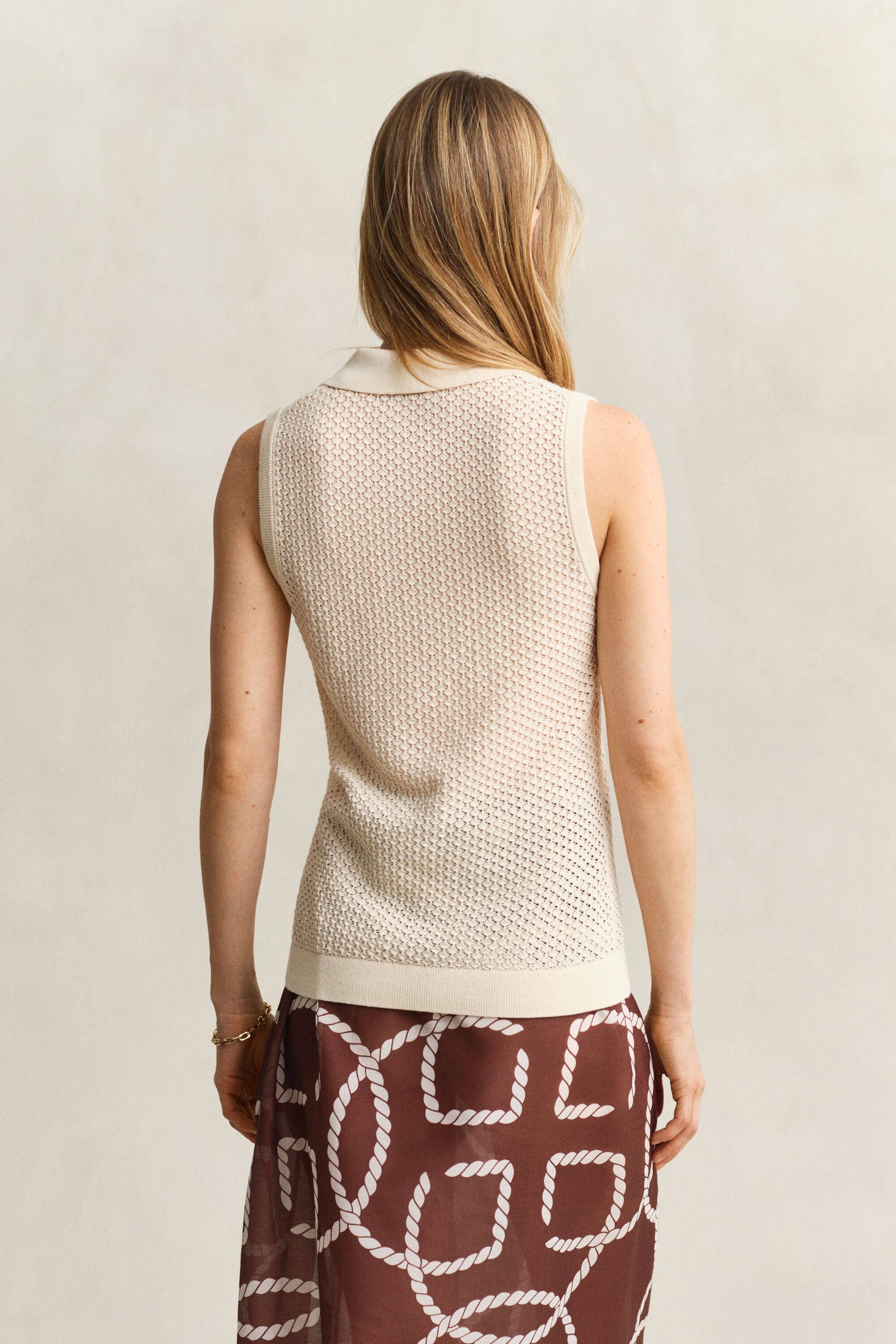 Top in pizzo smanicato