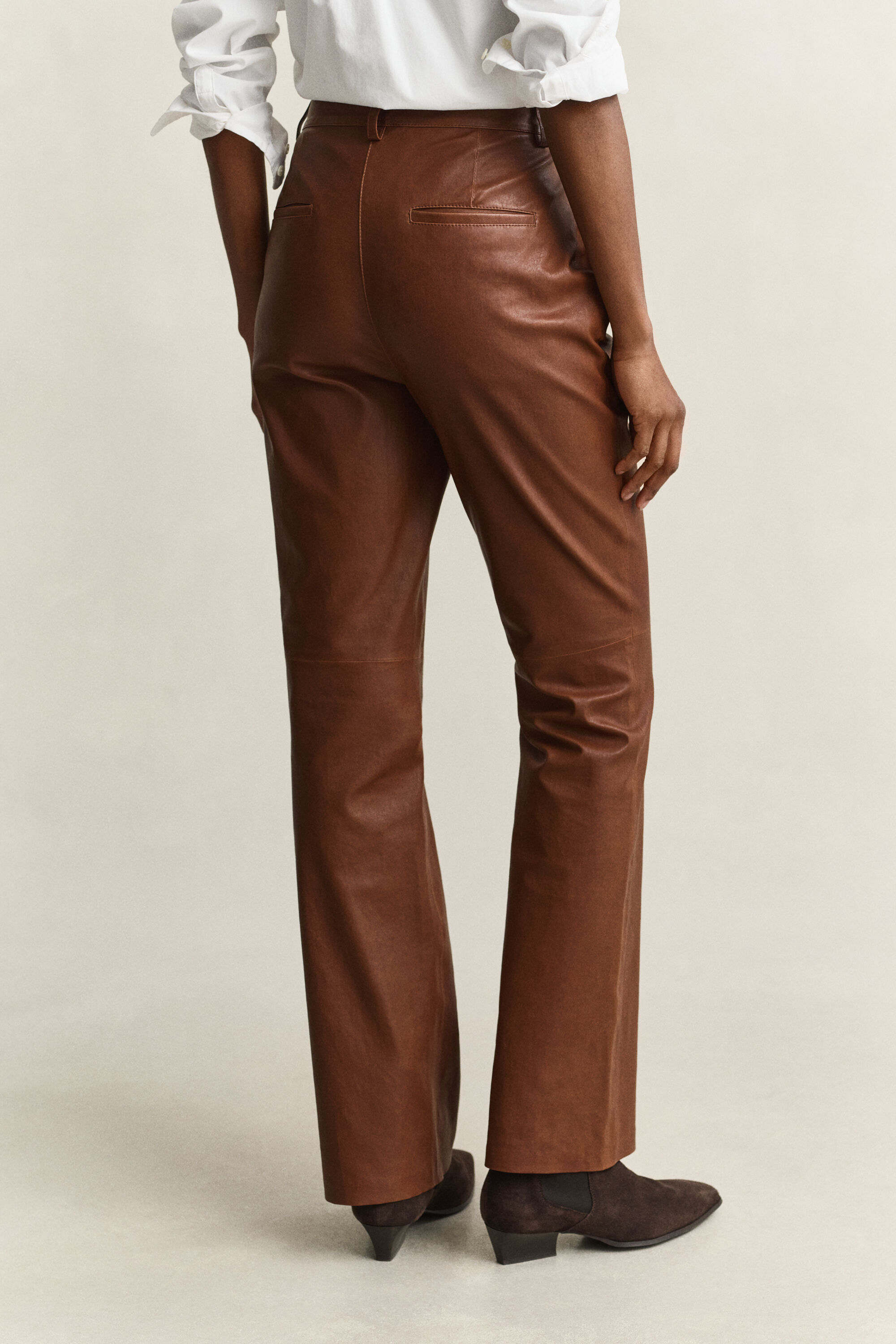 Pantaloni in pelle svasati
