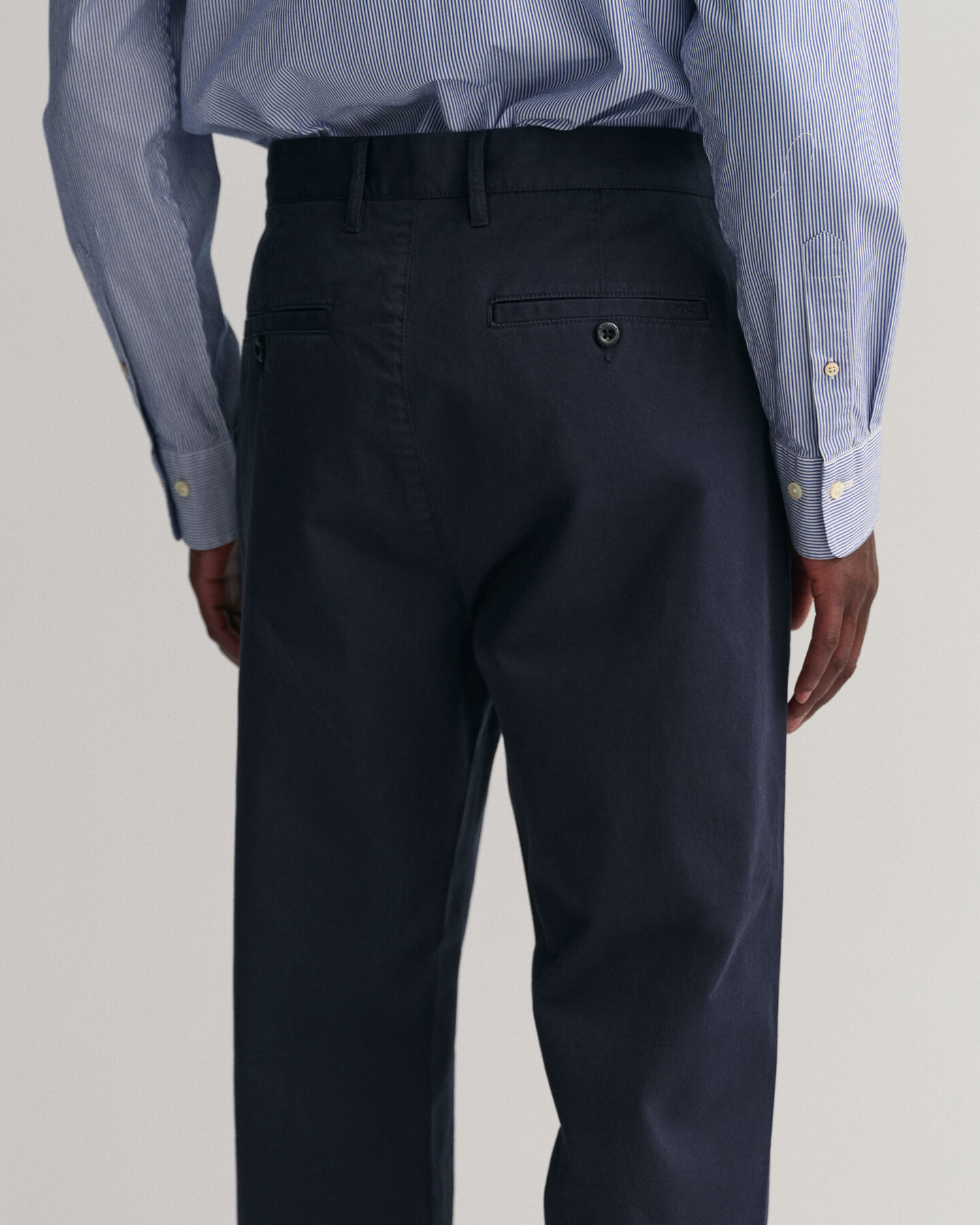 Pantaloni chino plissettato in twill slim fit