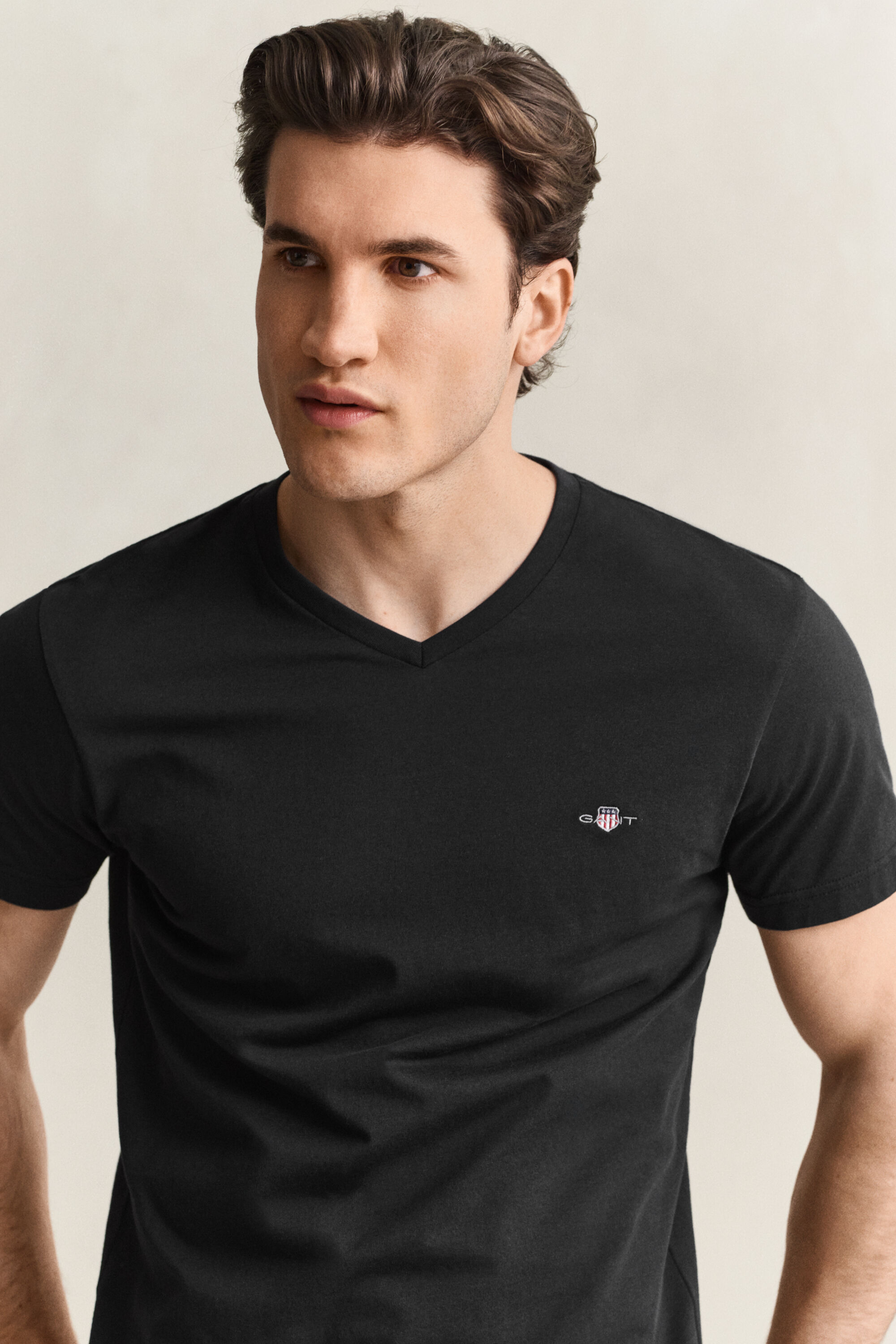 T-shirt Shield con scollo a V slim fit