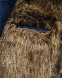 Giacca di jeans Wrangler x GANT con pelliccia sintetica