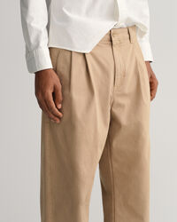 Pantaloni chino con pinces relaxed fit