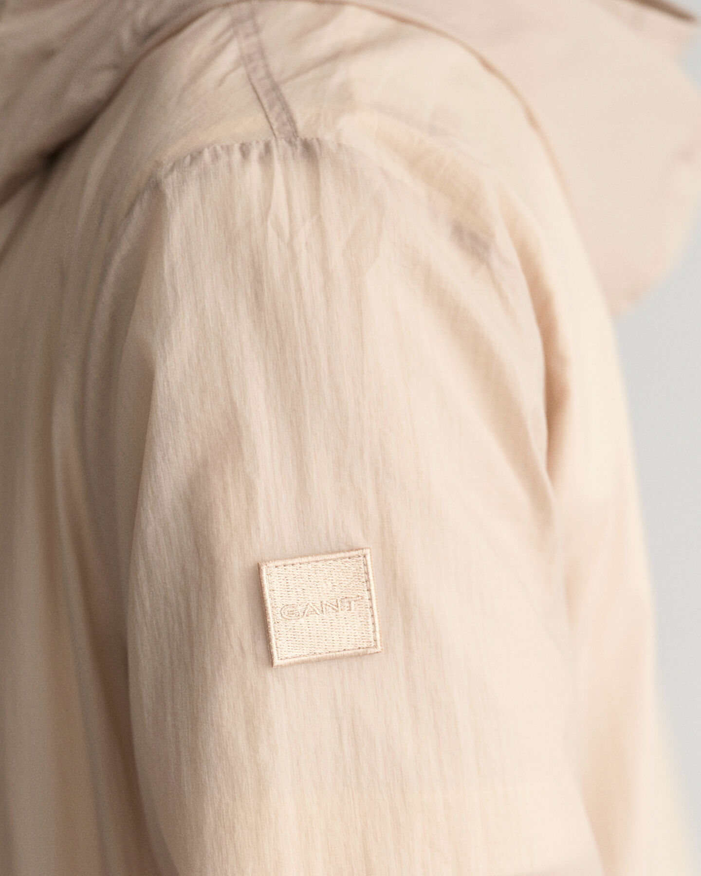 Giacca Windbreaker leggera ripiegabile