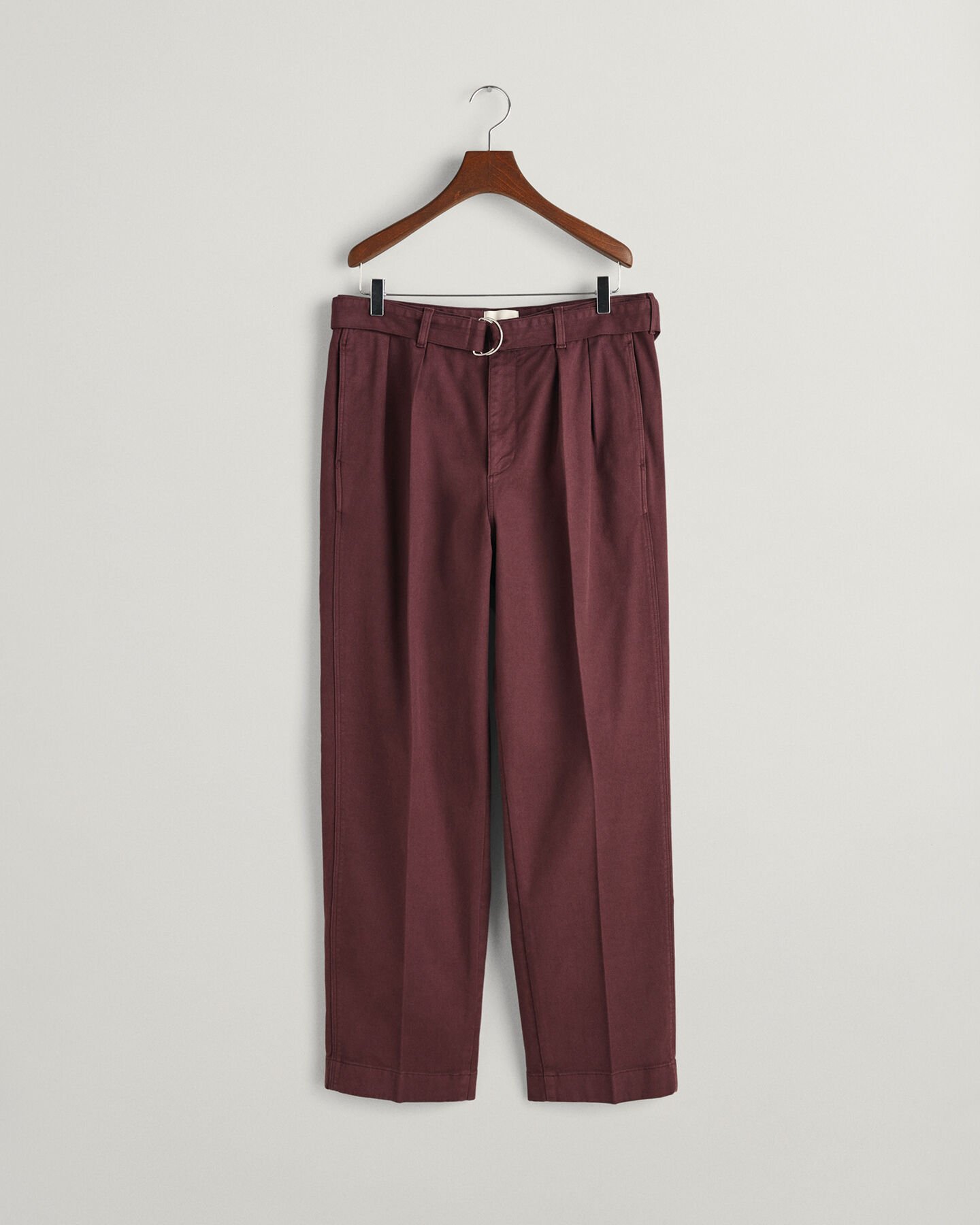 Pantaloni chino con piega e cintura