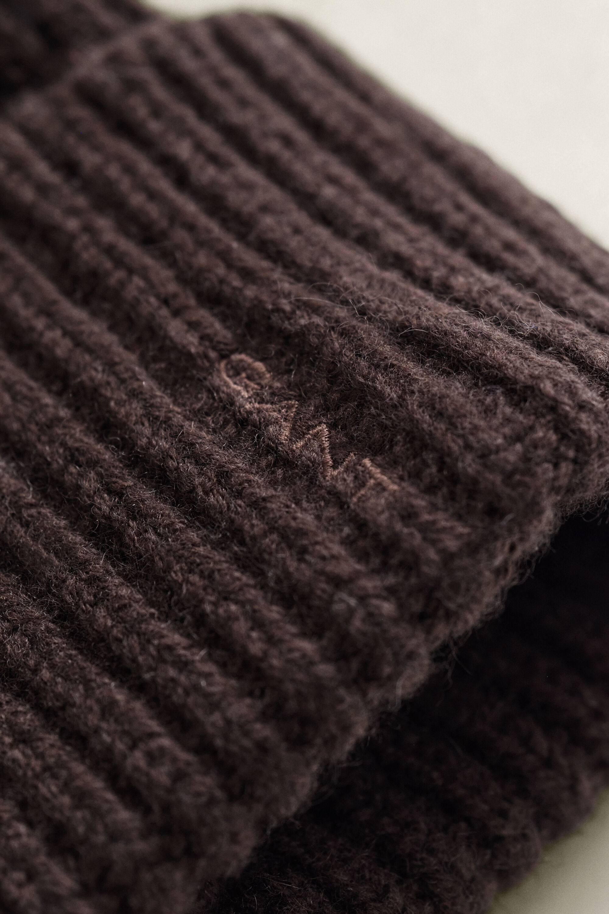 Berretto a coste in lana misto cashmere