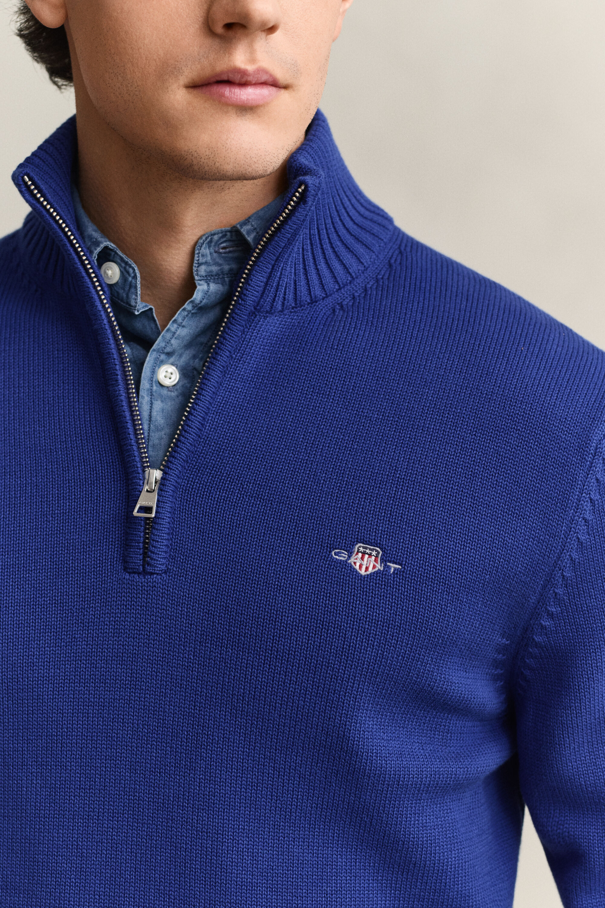 Maglia in cotone casual con zip corta
