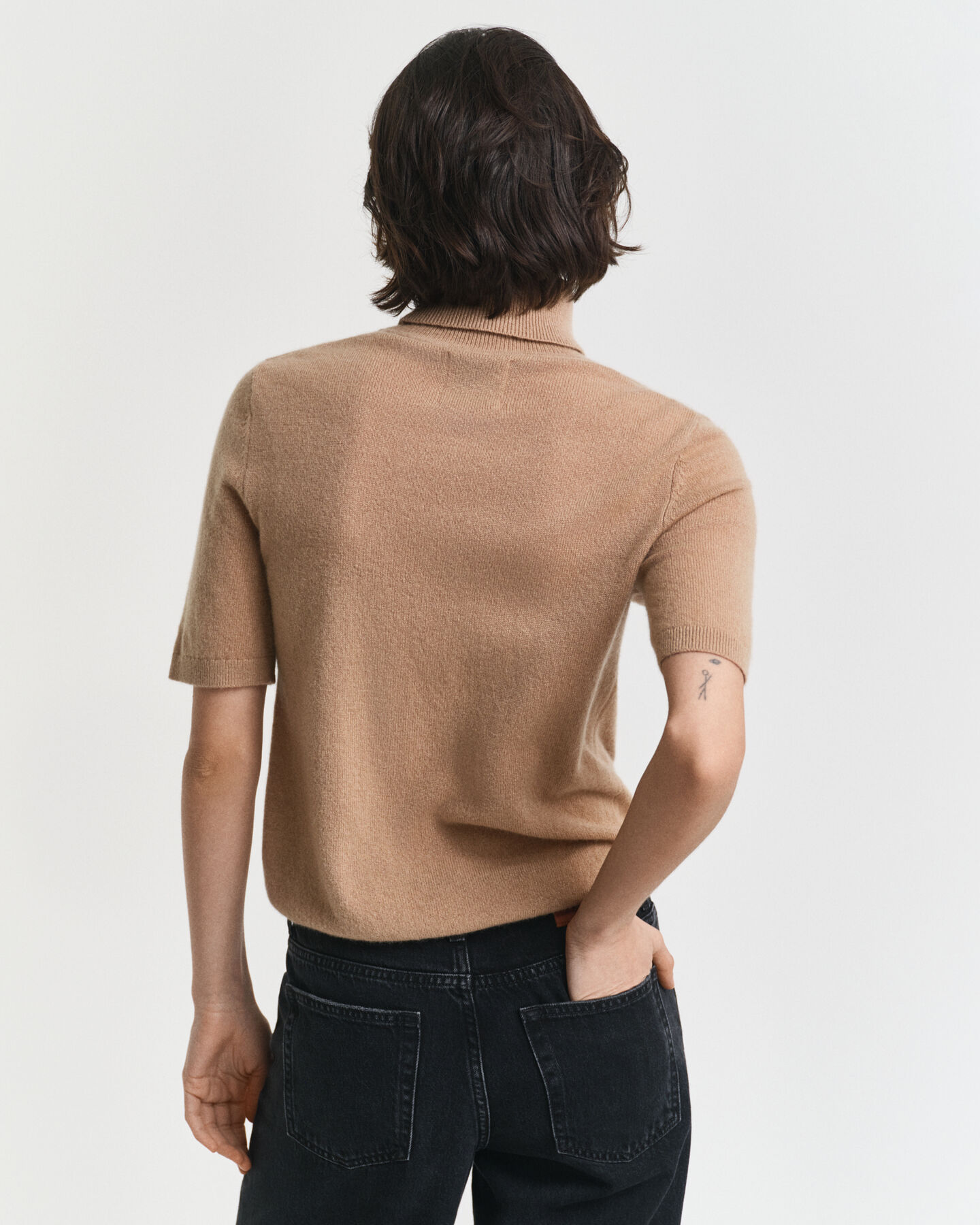 Maglia a collo alto in cashmere a maniche corte