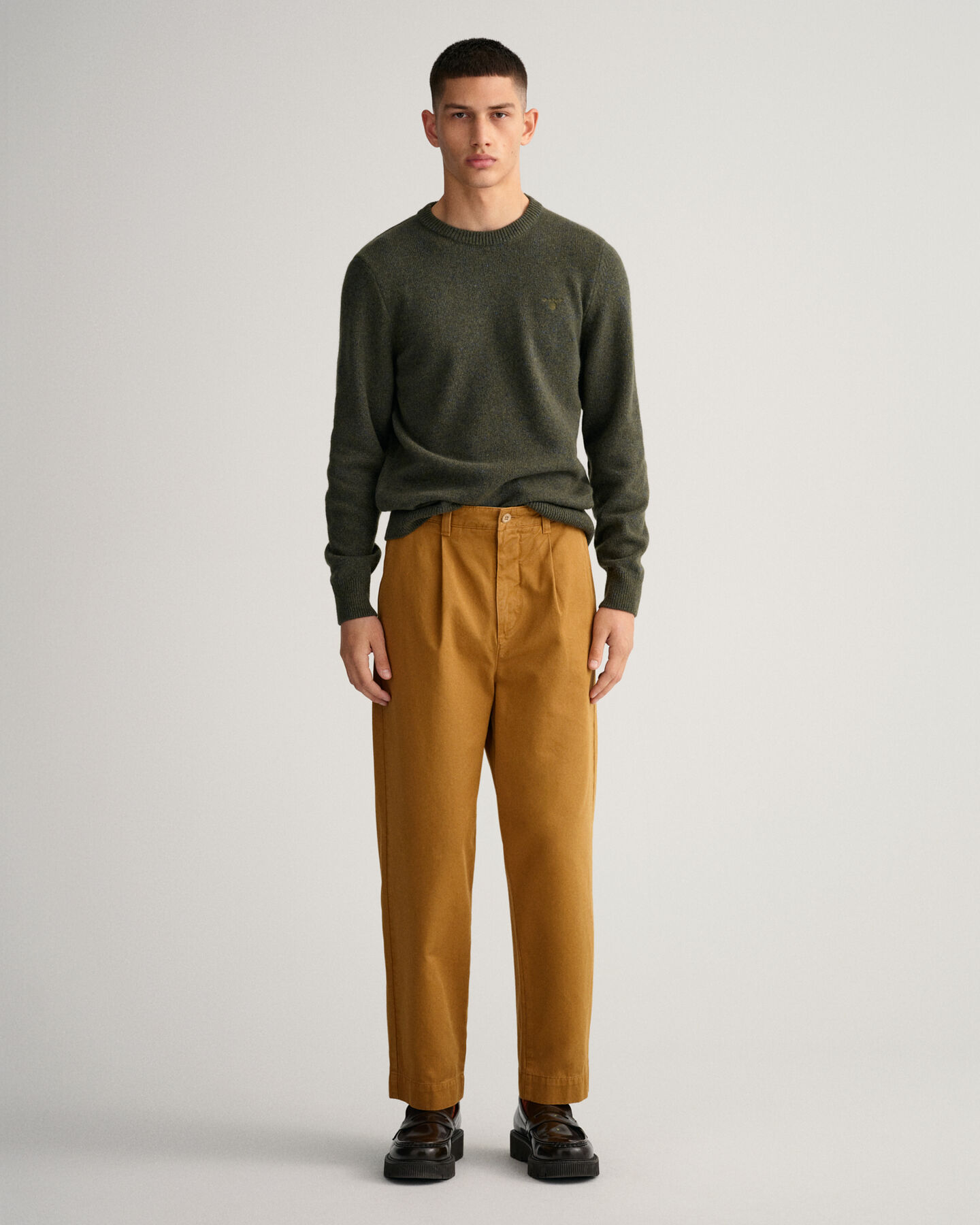 Pantaloni chino con pinces