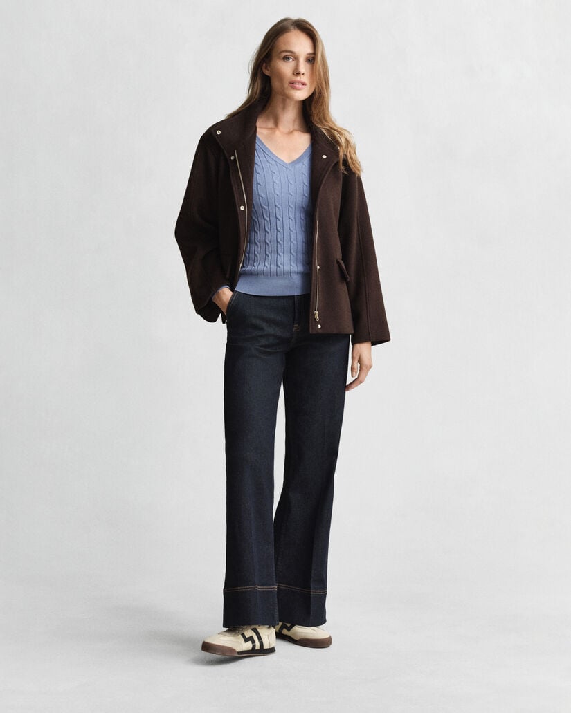 Maglia con scollo a V in cotone elasticizzato a trecce