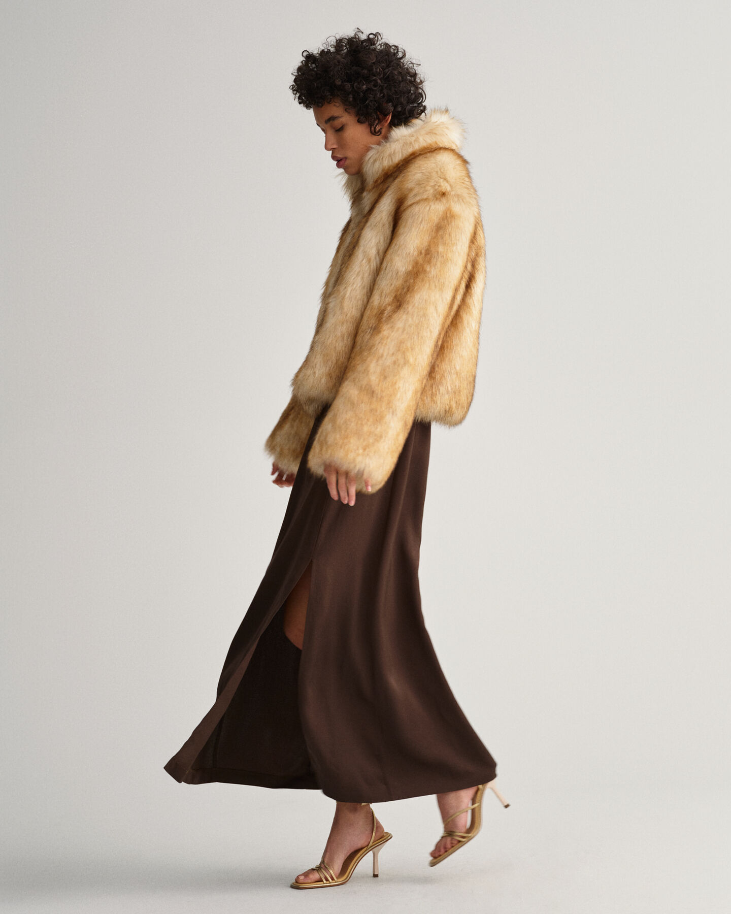 Giacca corta in eco pelliccia