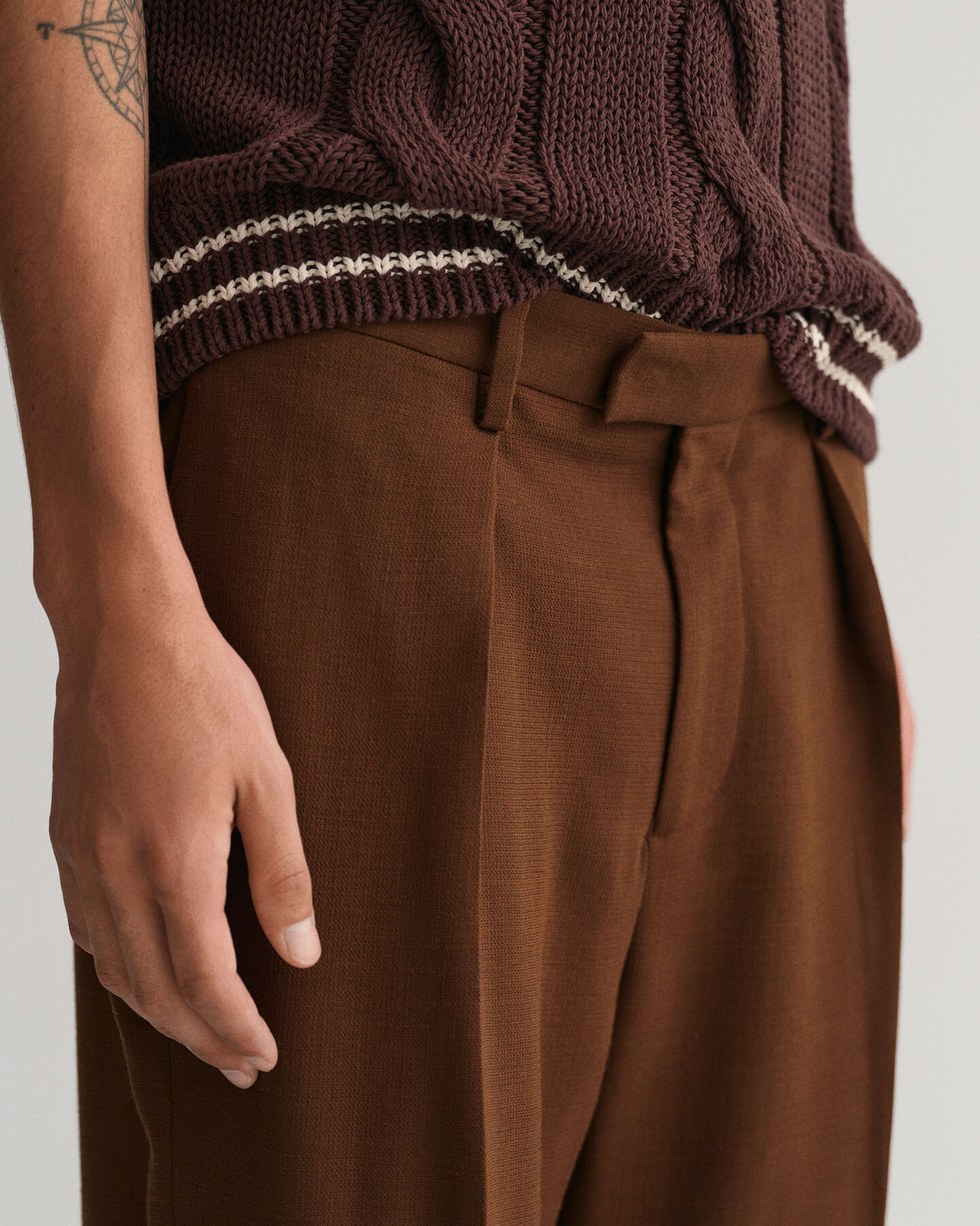 Pantaloni da abito in crêpe di lana a gamba larga