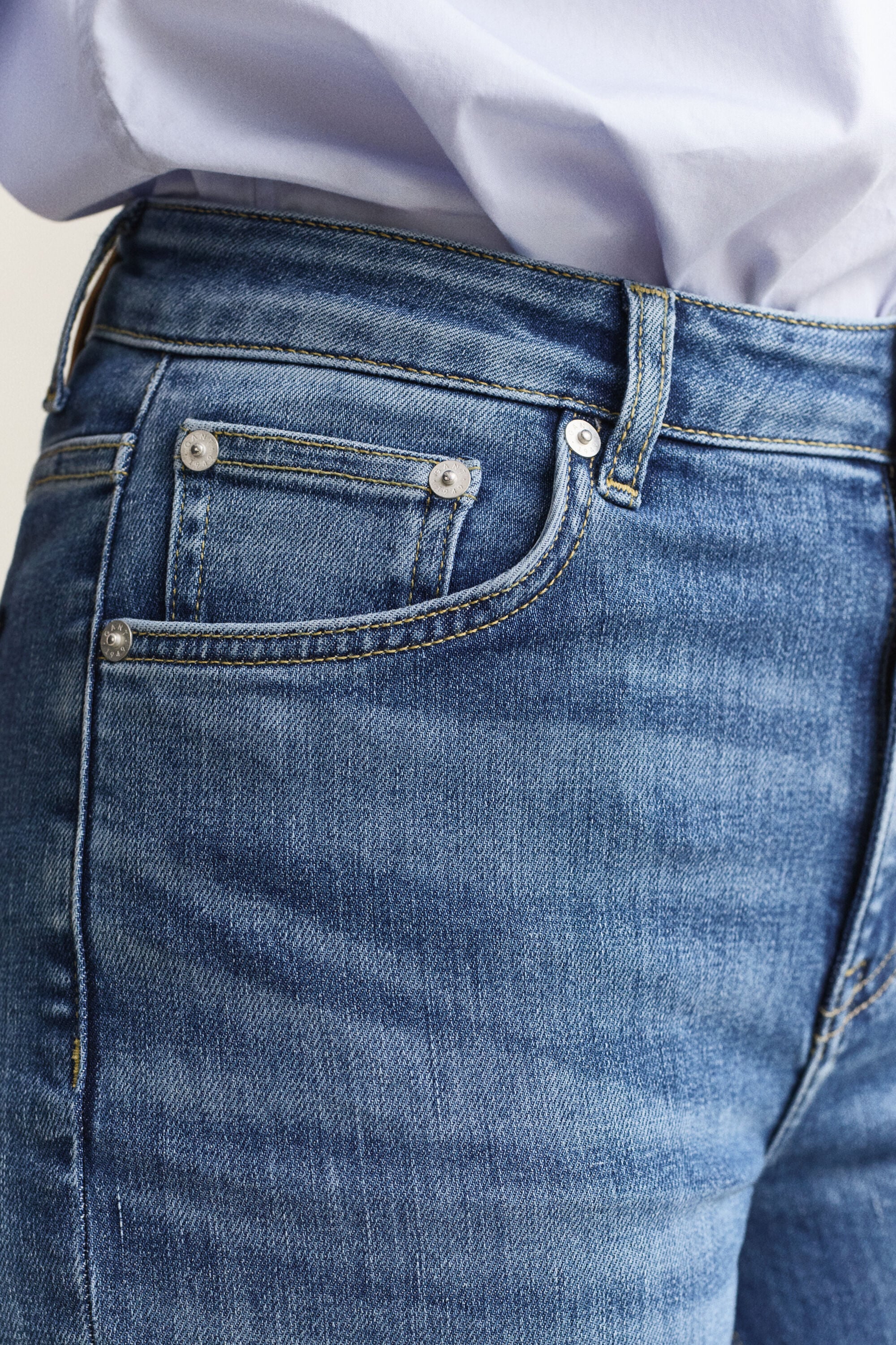 Jeans alla caviglia elasticizzati