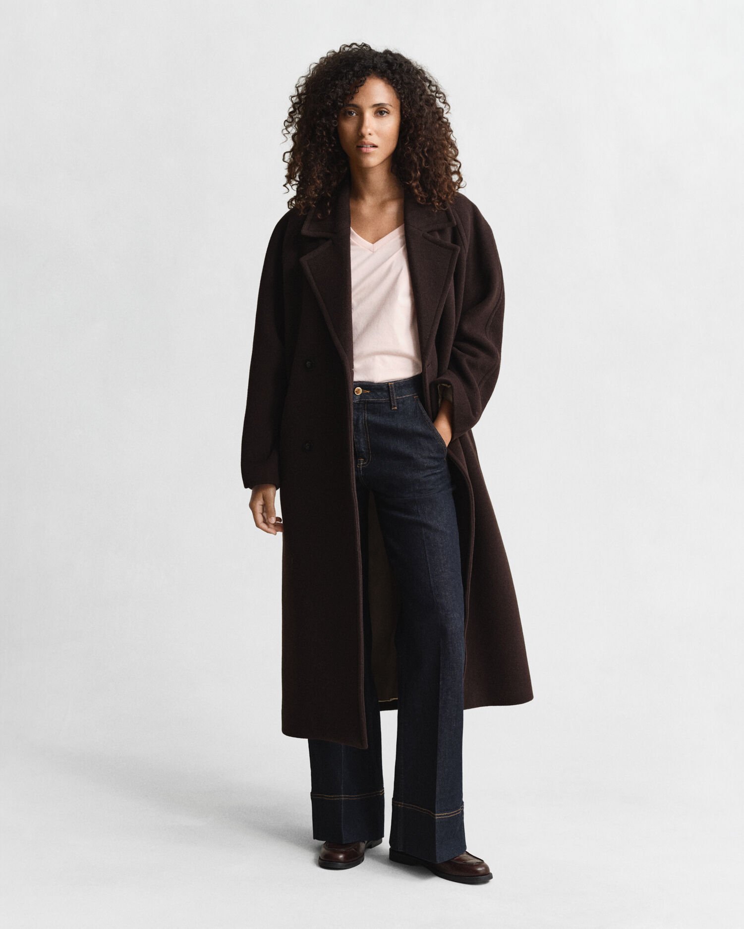 T-shirt Shield con scollo a V