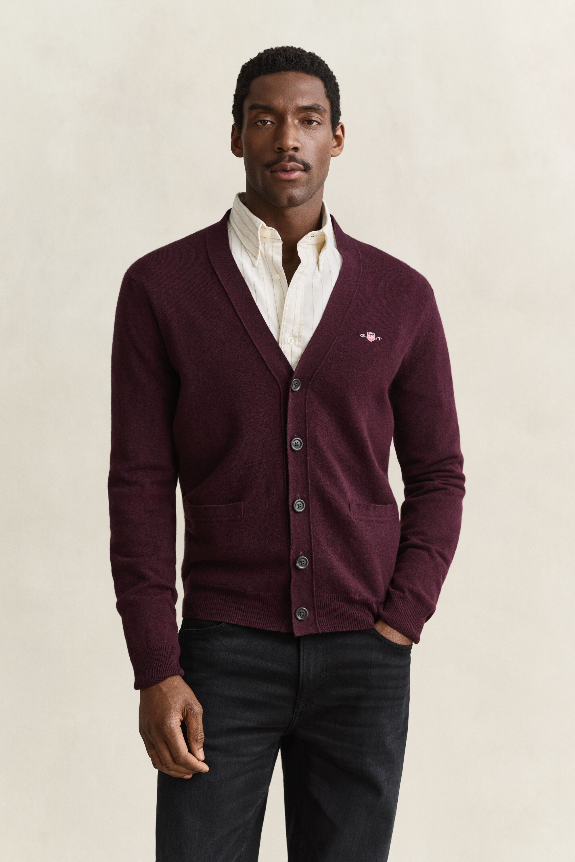 Cardigan con scollo a V in lana d’agnello