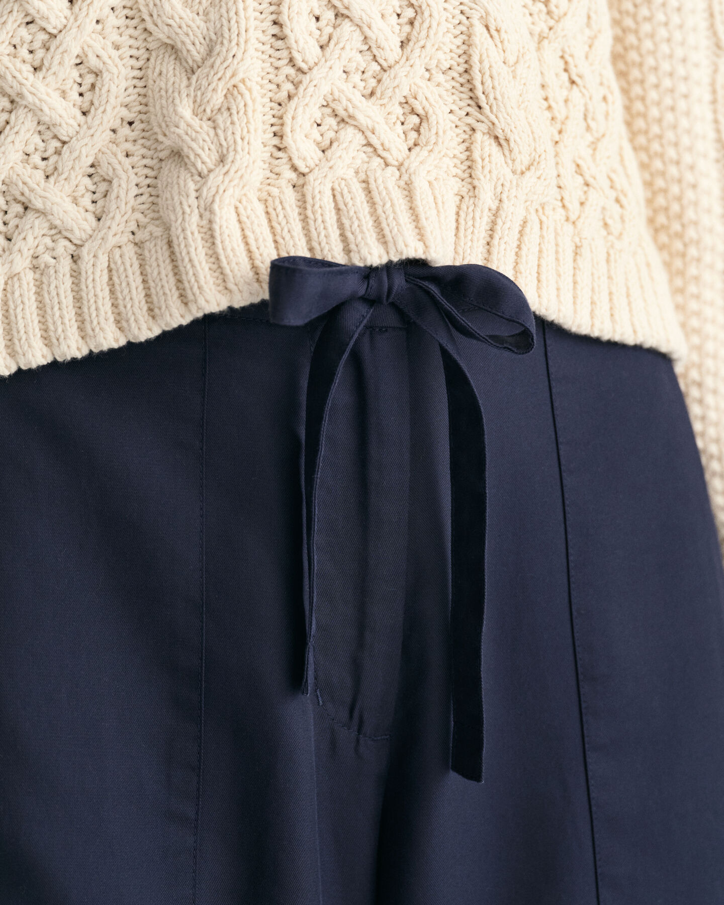 Pantaloni con cintura in vita relaxed fit