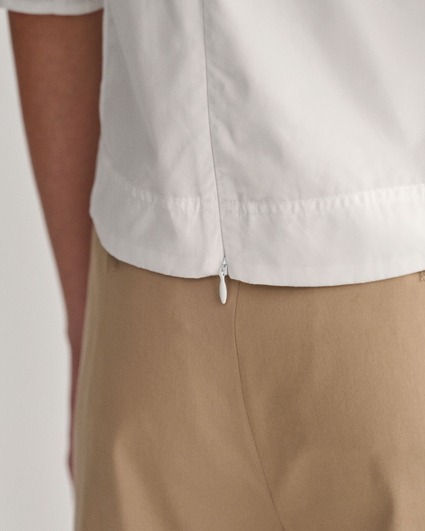 Top con scollo a V e maniche a palloncino