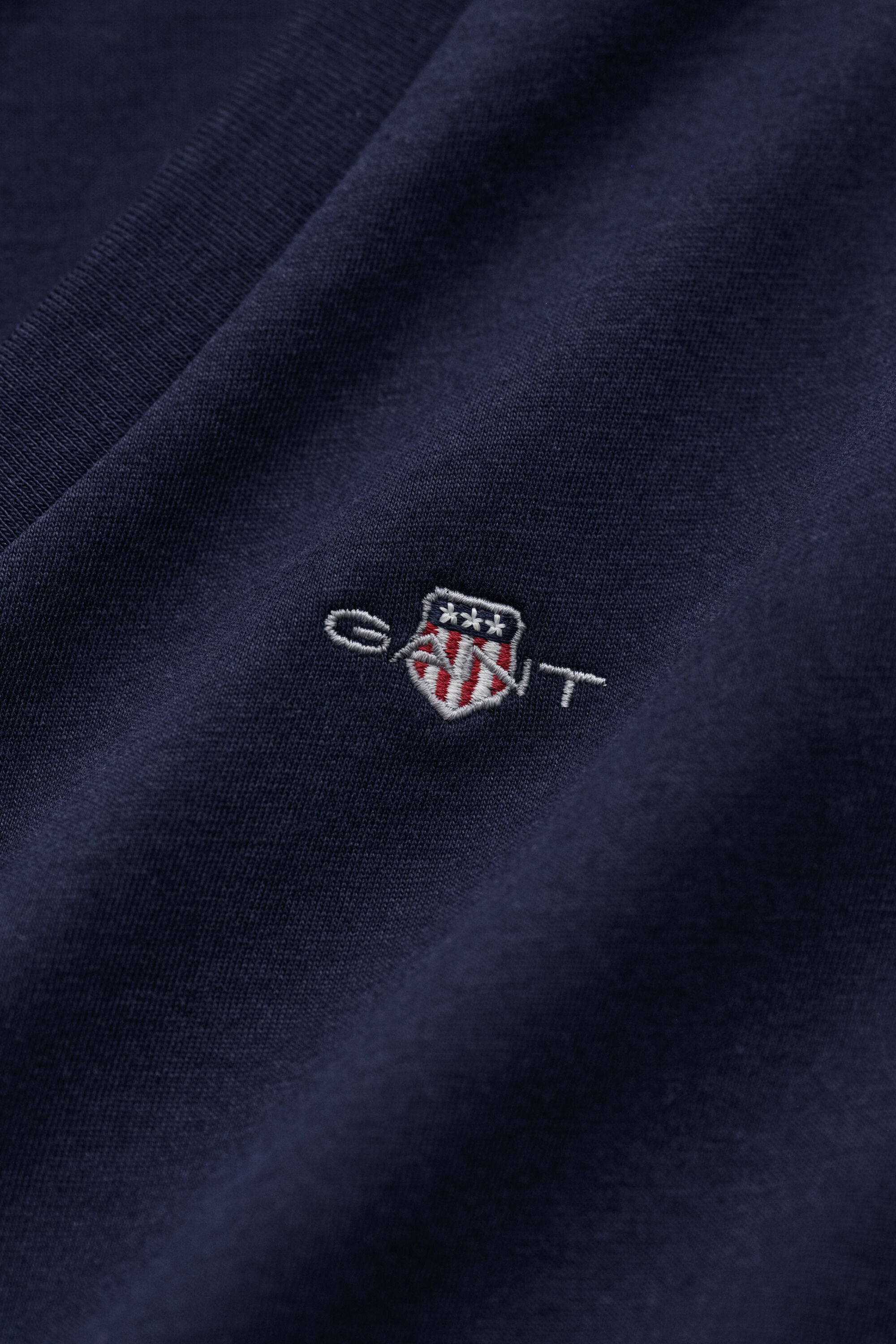 T-shirt Shield con scollo a V