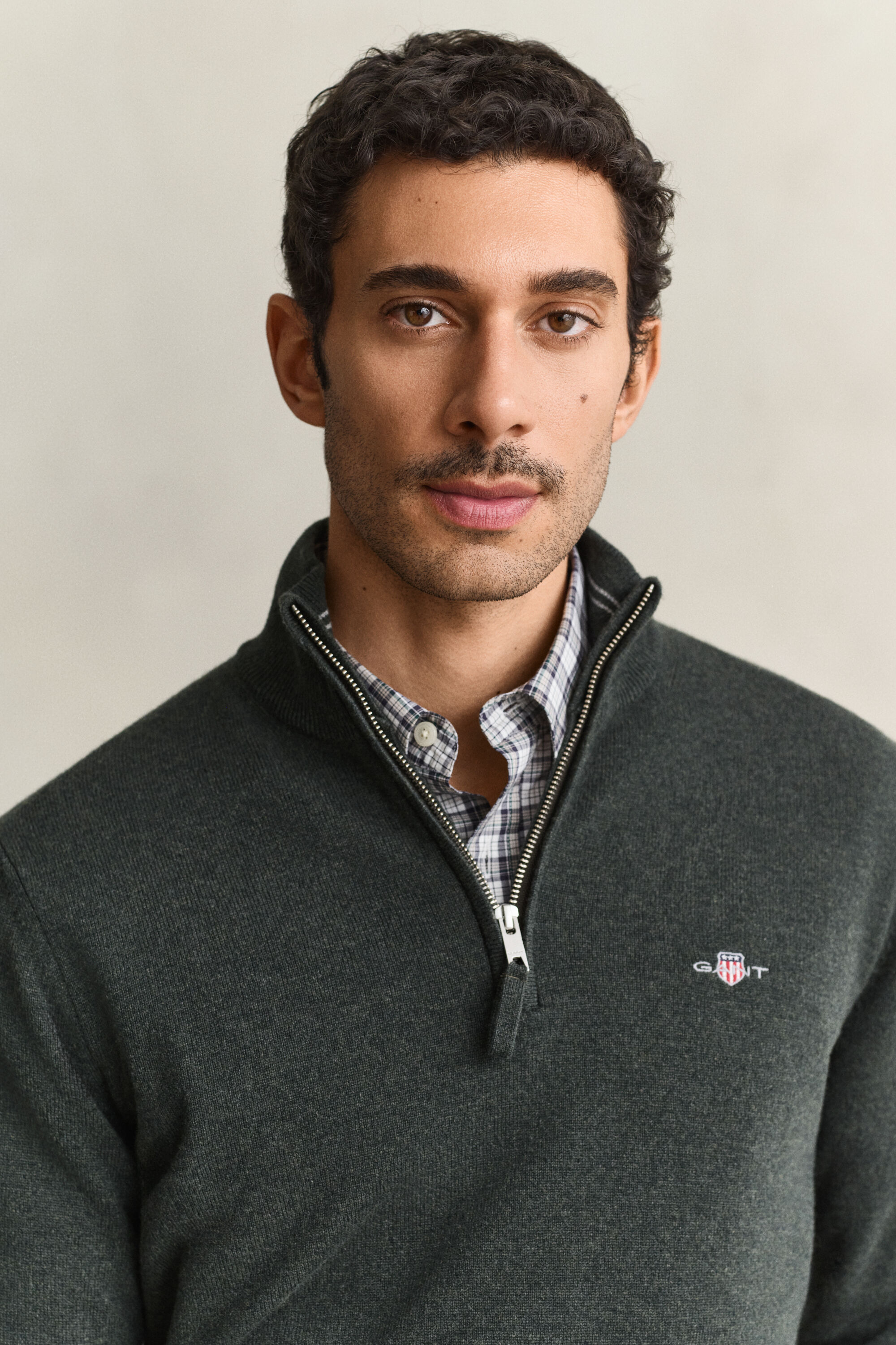 Maglia in lana d’agnello con zip corta