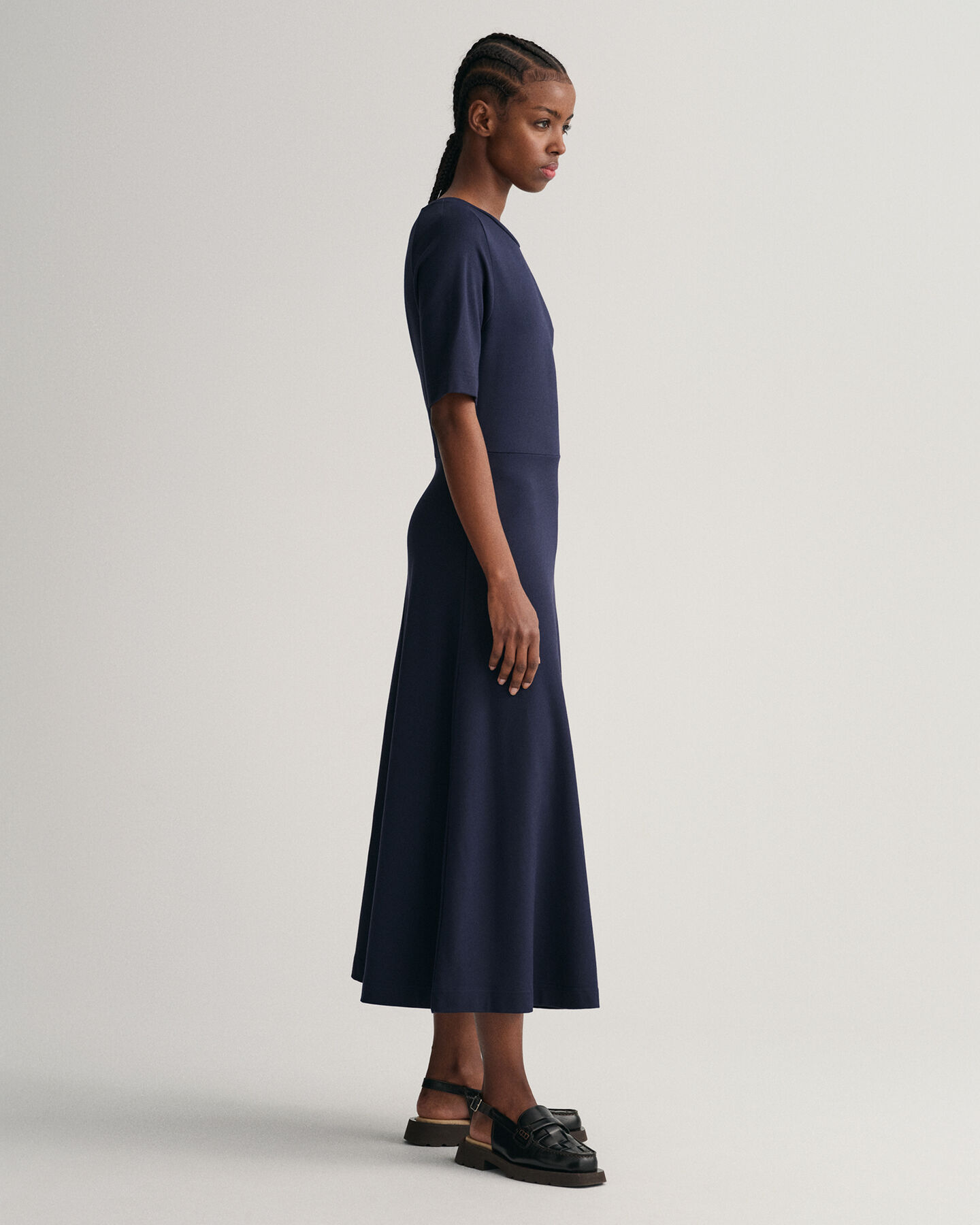 Maglia girocollo a maniche corte svasata