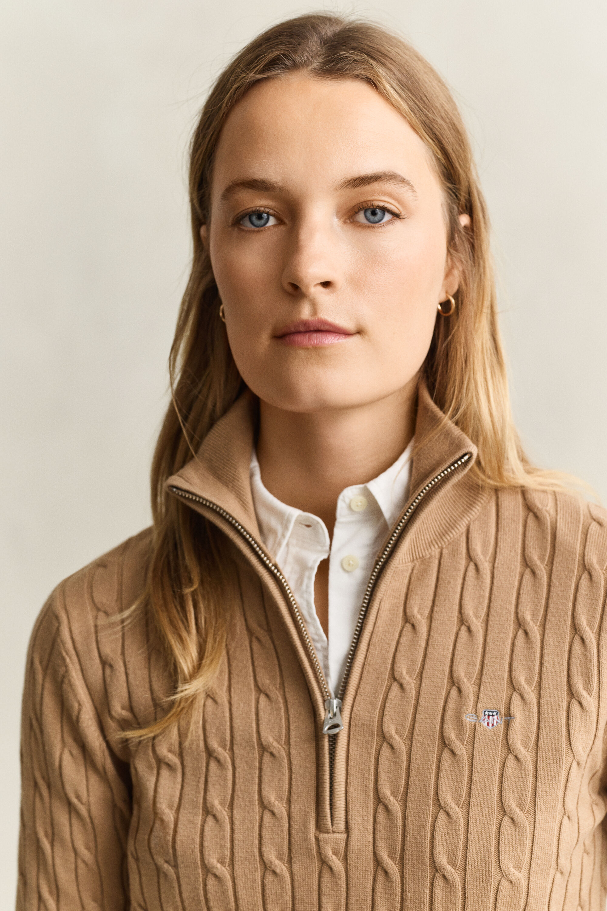 Maglia con zip corta elasticizzata a trecce