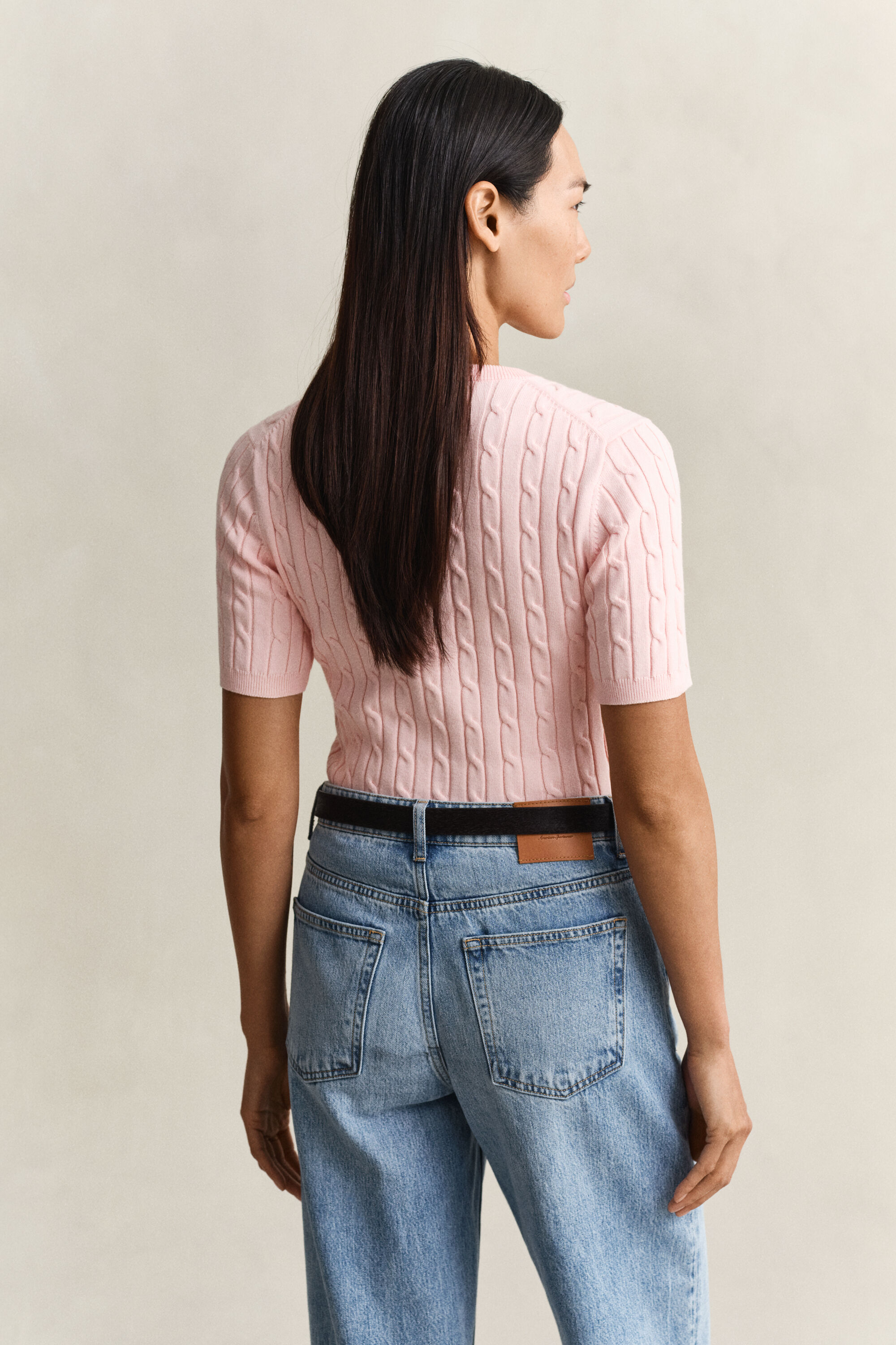 Maglia a trecce con maniche corte