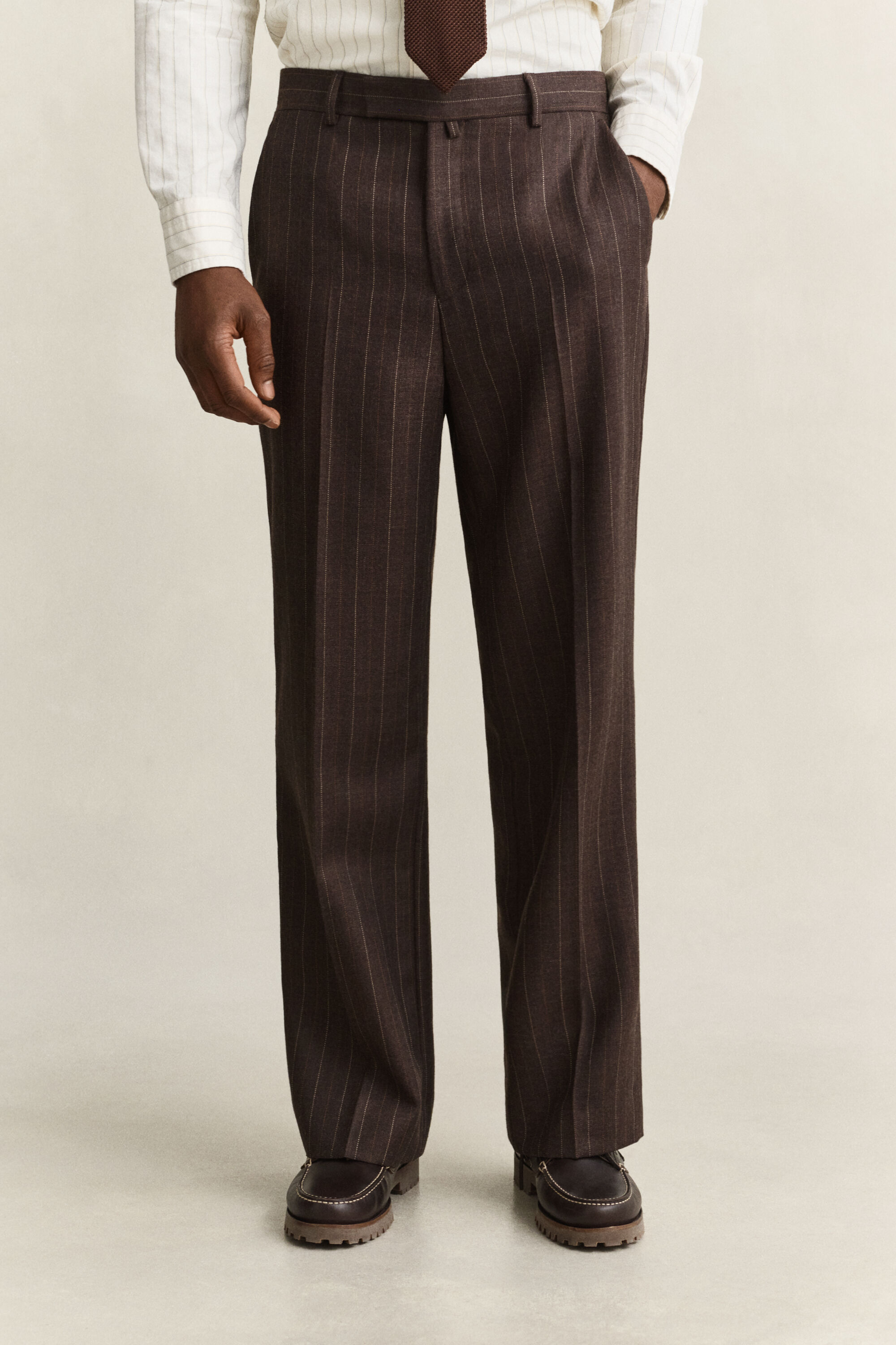 Pantaloni da abito gessati in lana tono su tono