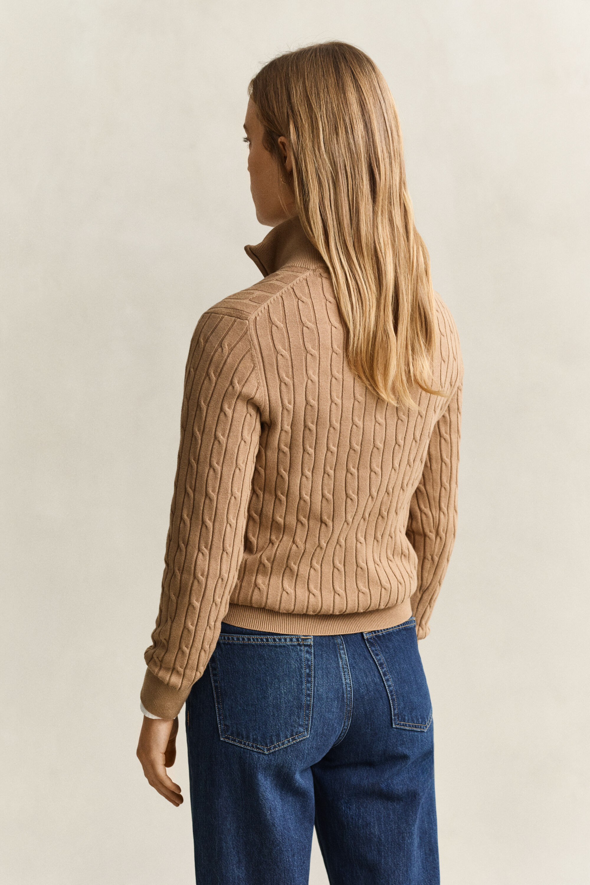 Maglia con zip corta elasticizzata a trecce